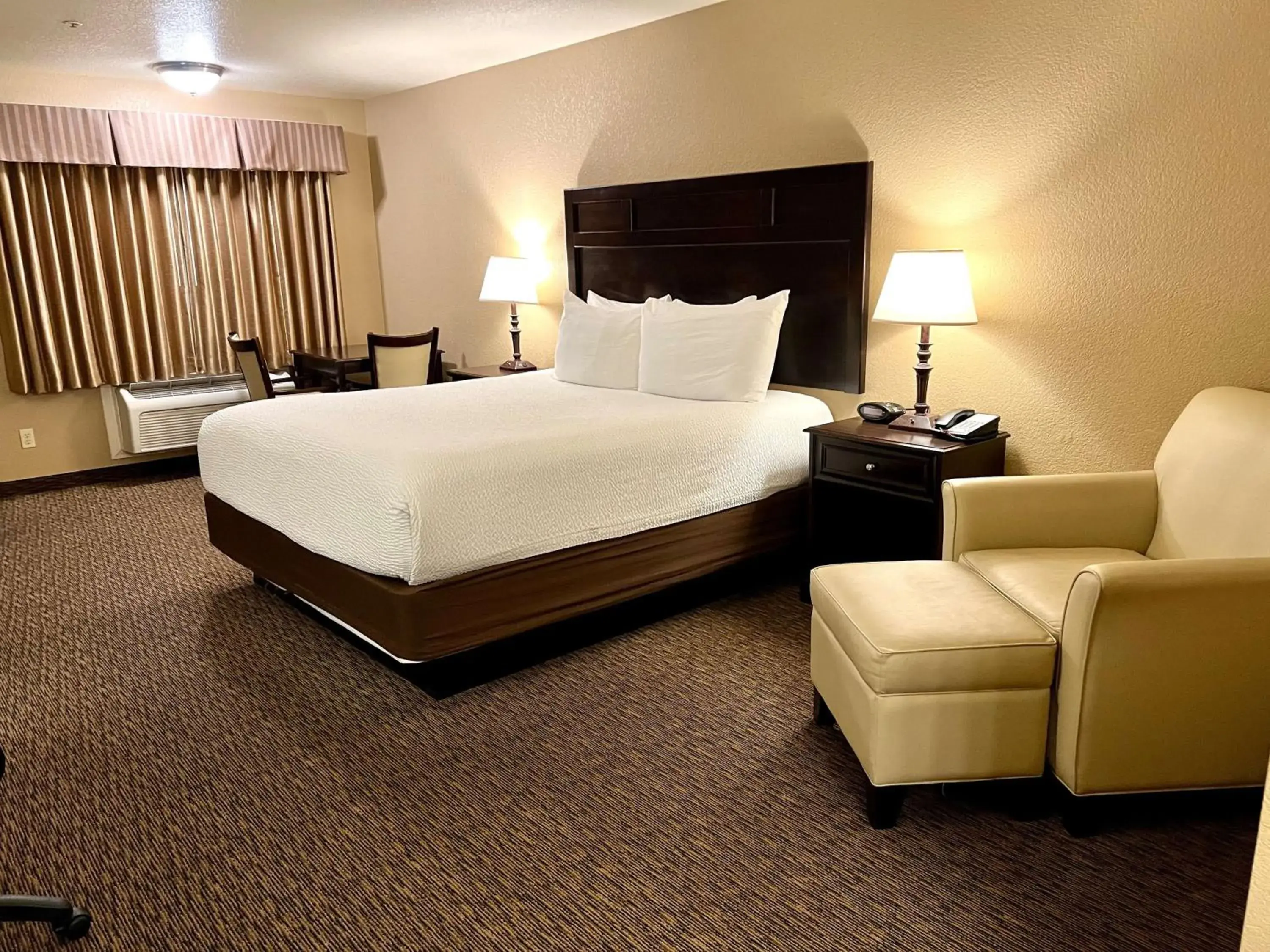 Bedroom, Bed in Best Western Country Inn Bedroom, Bed in Best Western Country Inn