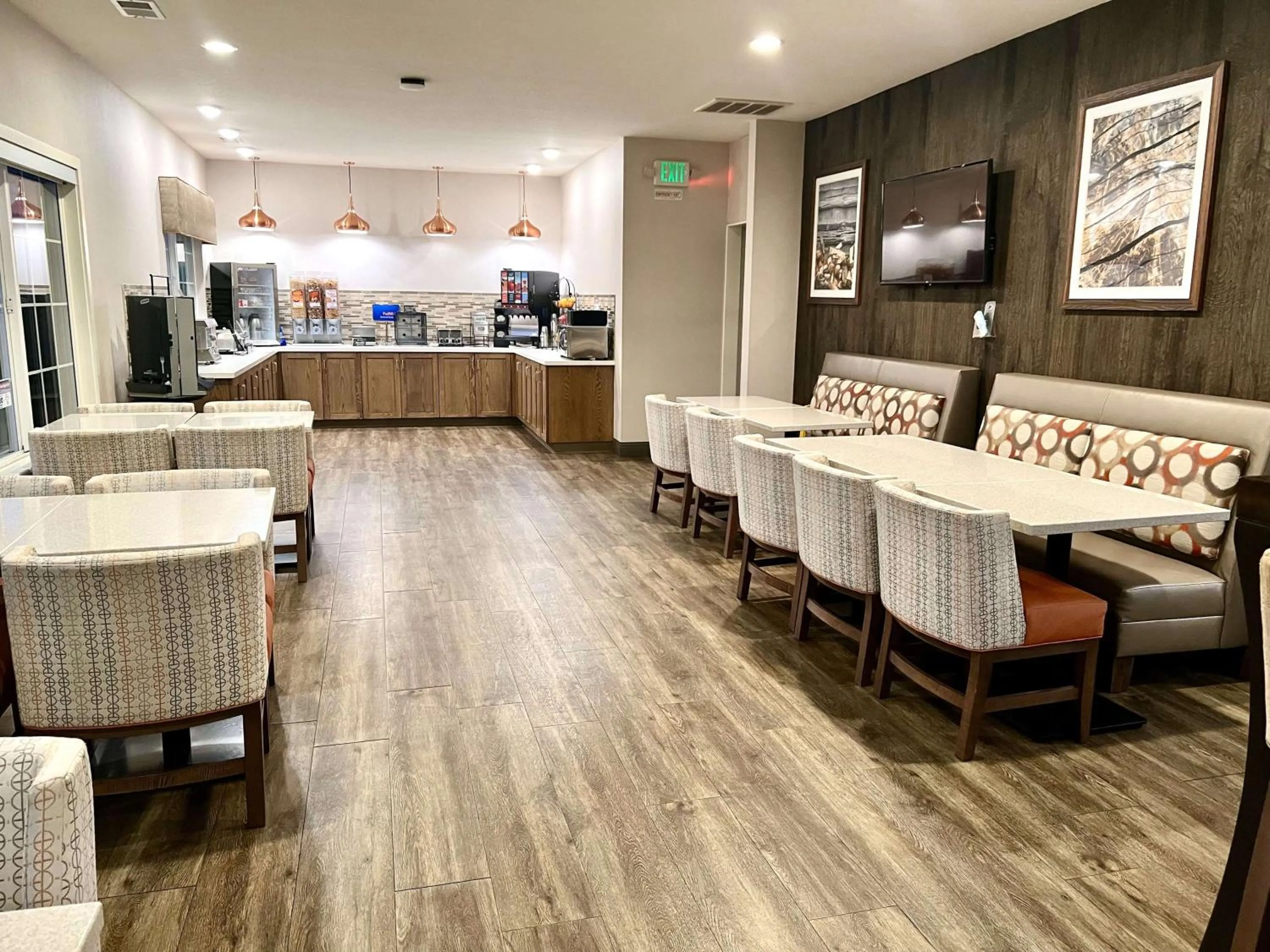 Communal lounge/ TV room in Best Western Country Inn