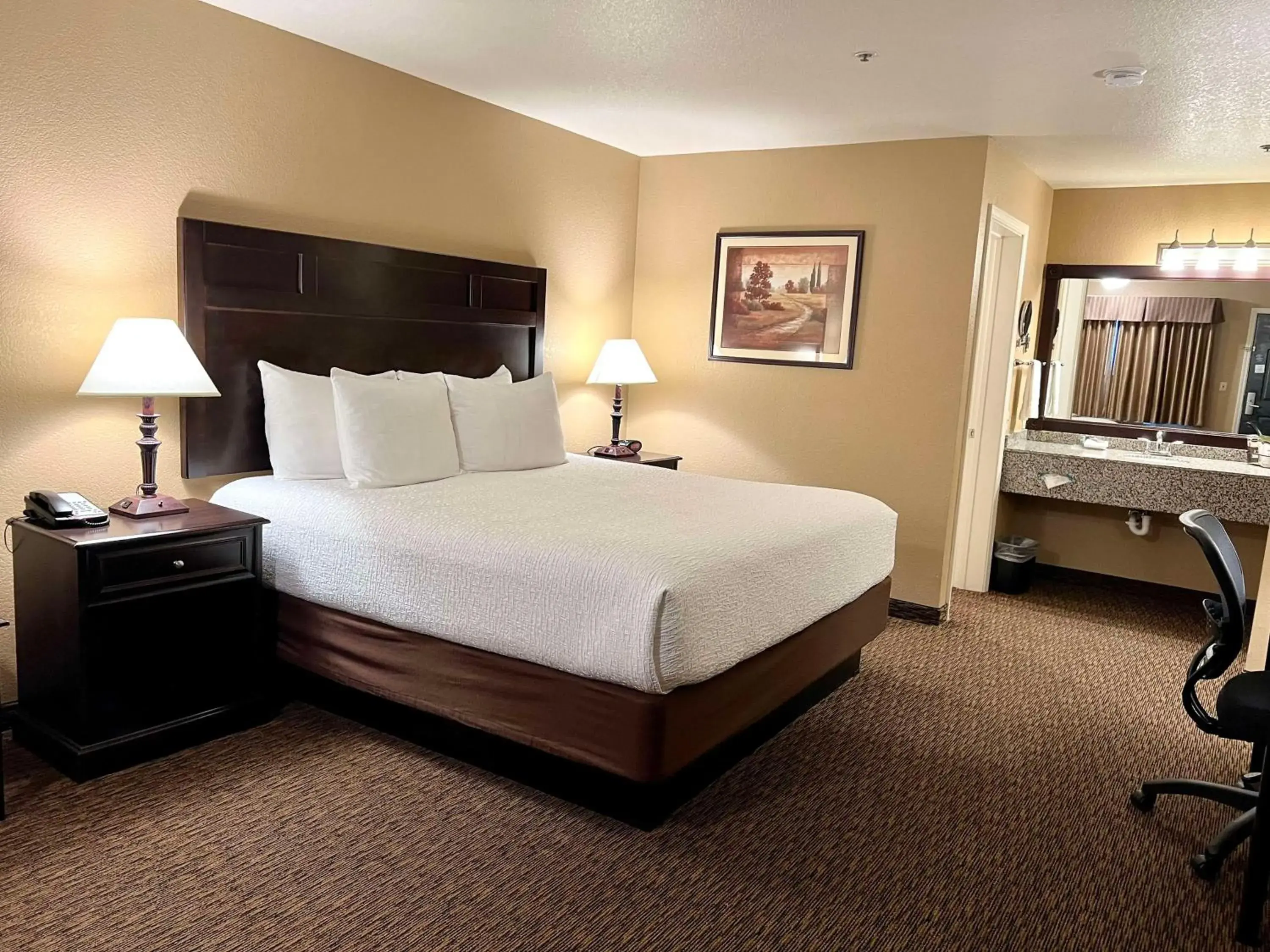 Bedroom, Bed in Best Western Country Inn Bedroom, Bed in Best Western Country Inn