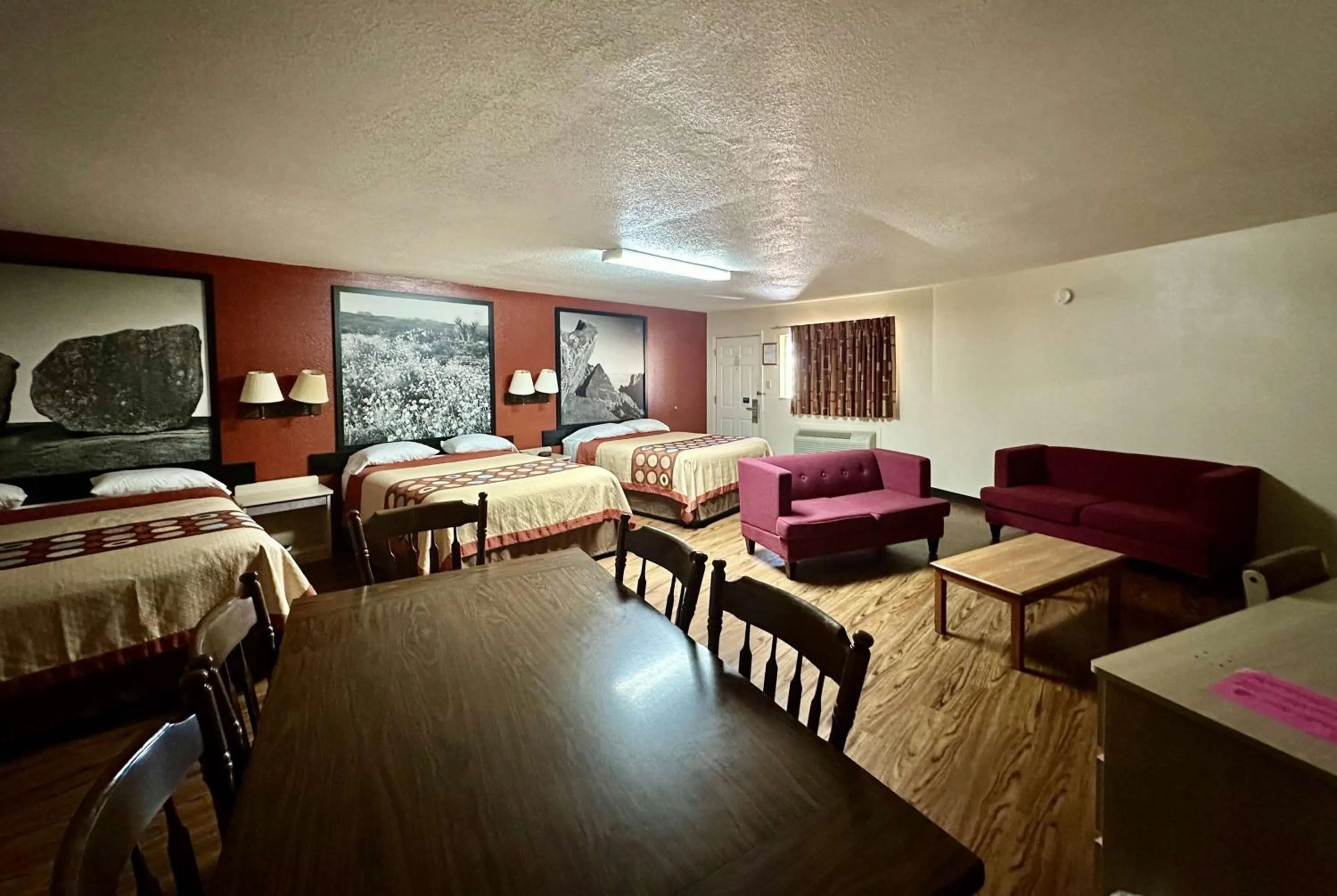 Photo of the whole room, Bed in Super 8 by Wyndham Athens TX