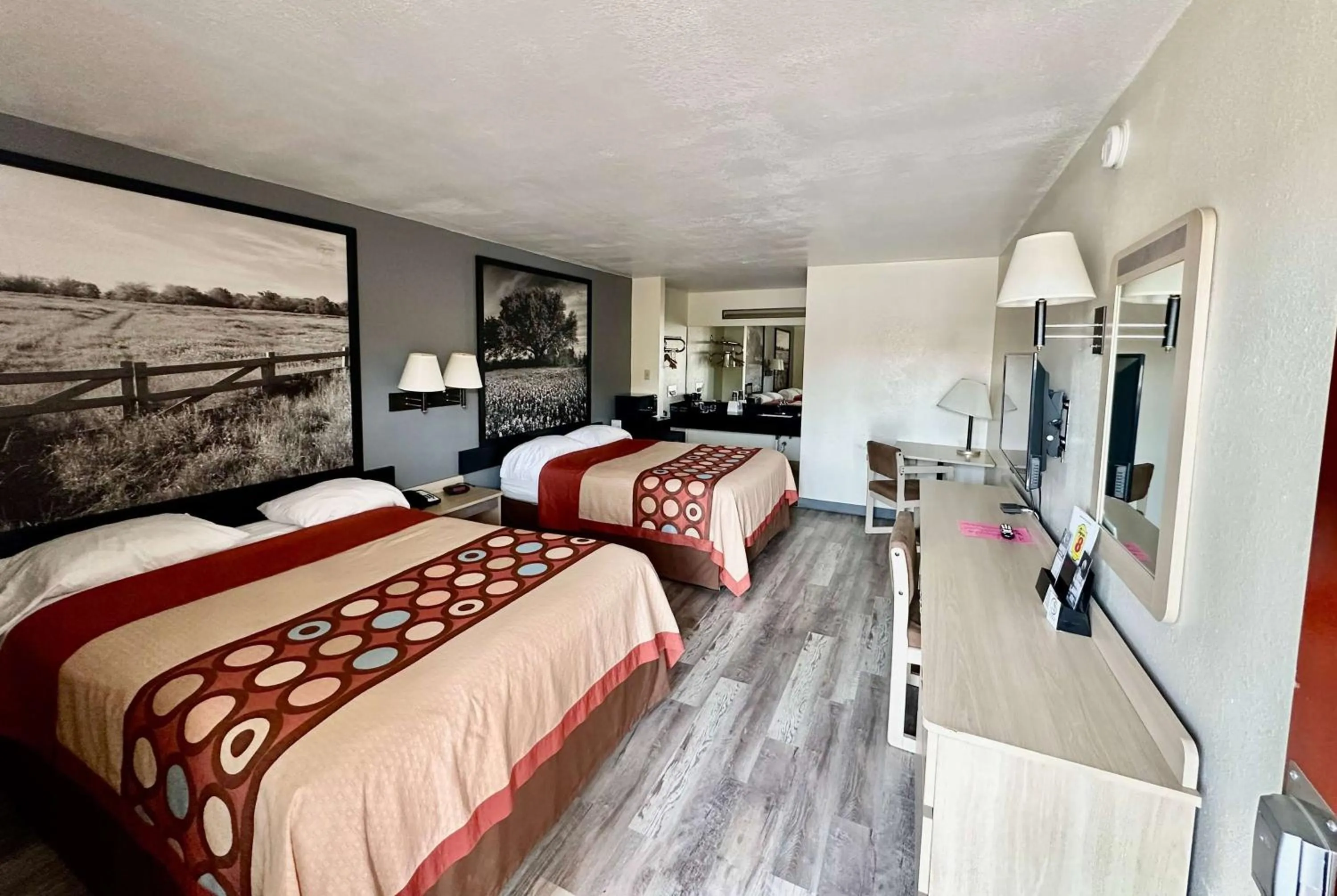 Photo of the whole room, Bed in Super 8 by Wyndham Athens TX