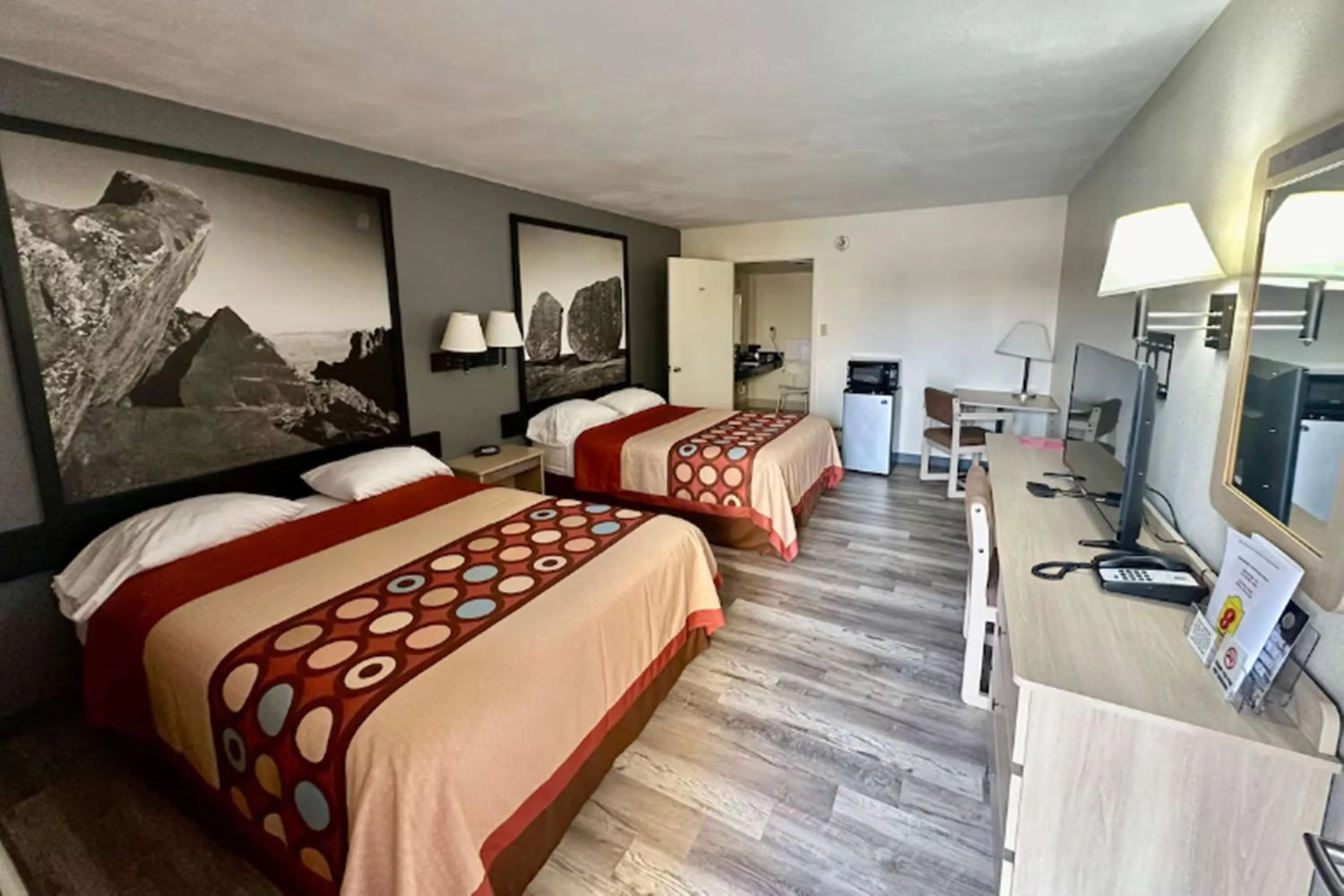 Bedroom, Bed in Super 8 by Wyndham Athens TX