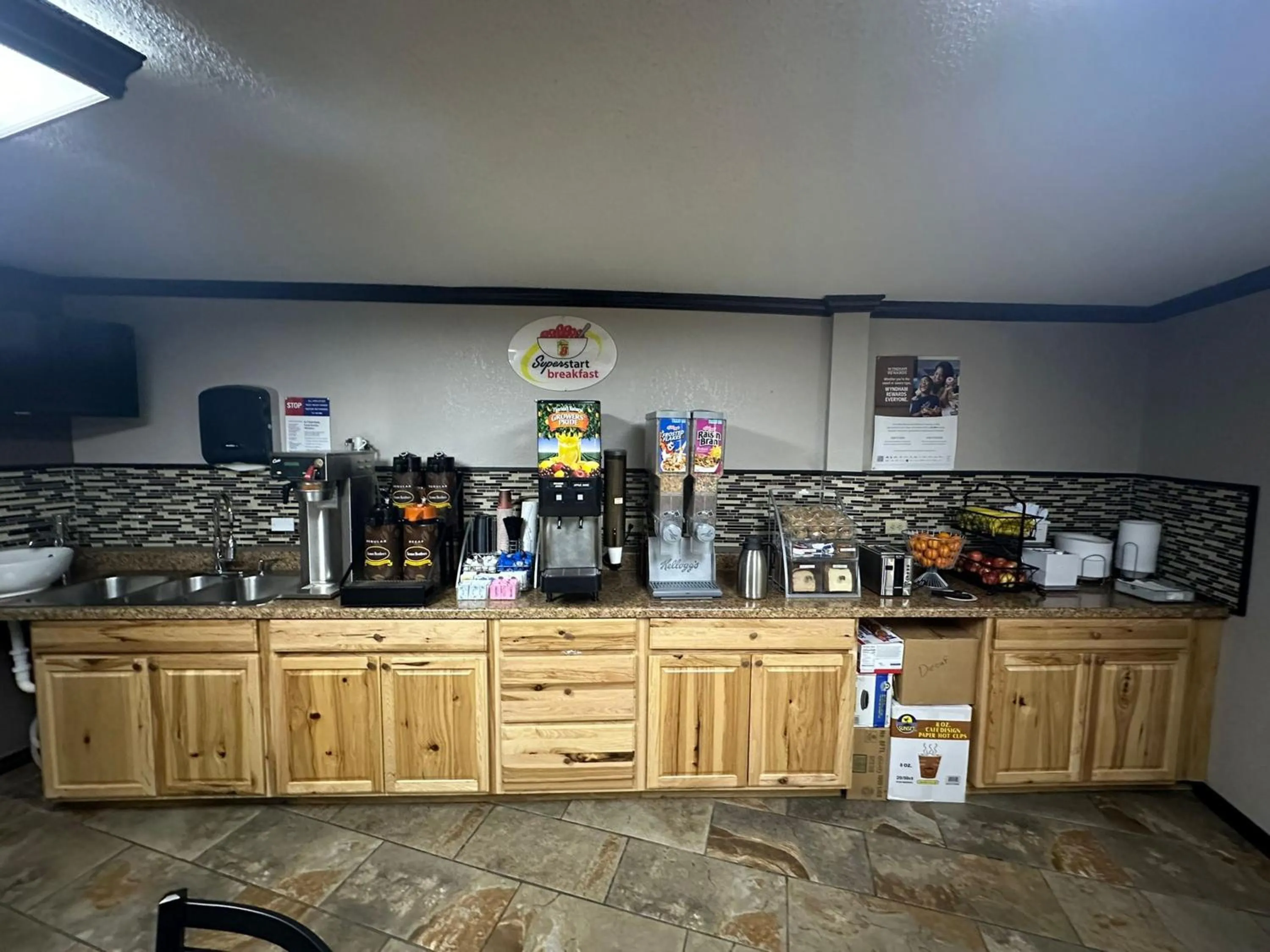 Breakfast in Super 8 by Wyndham Athens TX