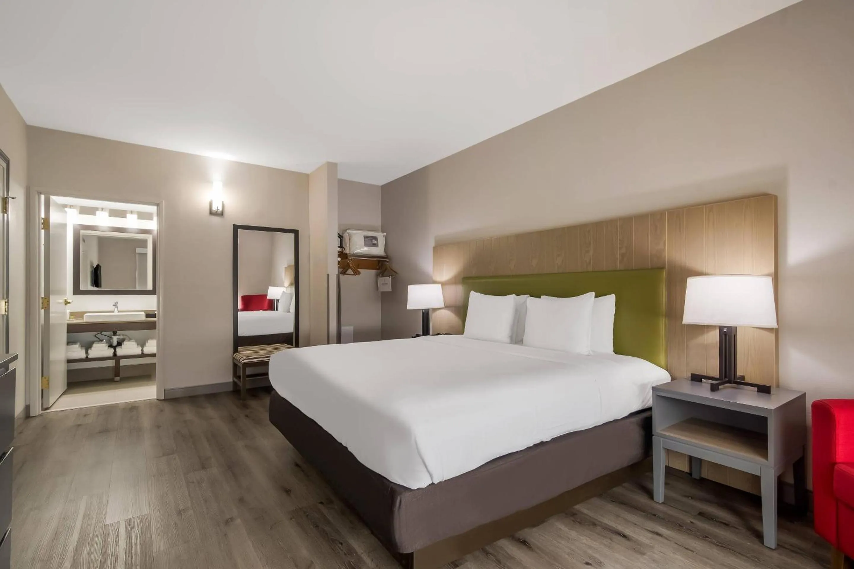 Bedroom, Bed in Country Inn & Suites by Radisson, Goldsboro, NC