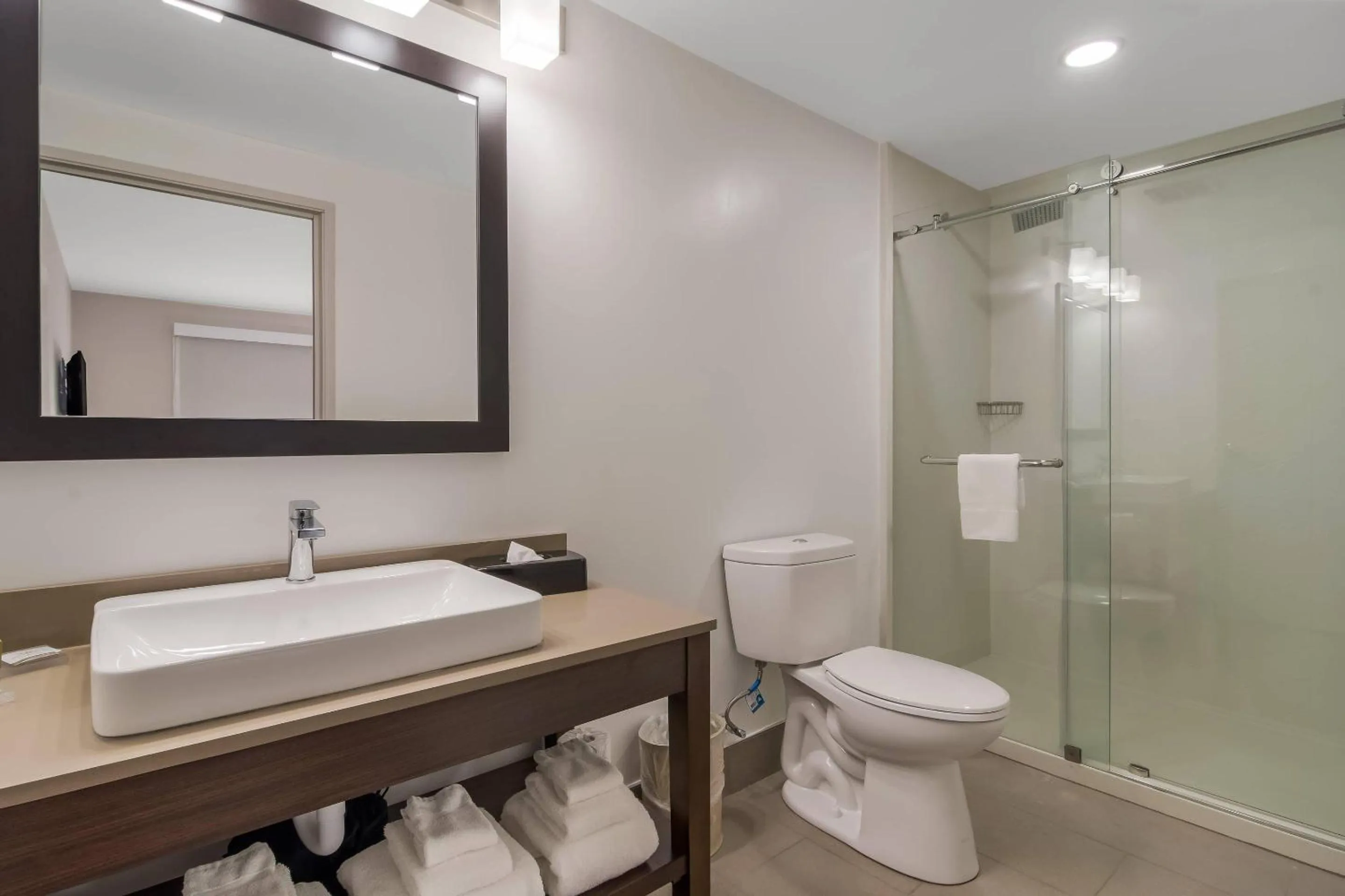 Bedroom in Country Inn & Suites by Radisson, Goldsboro, NC