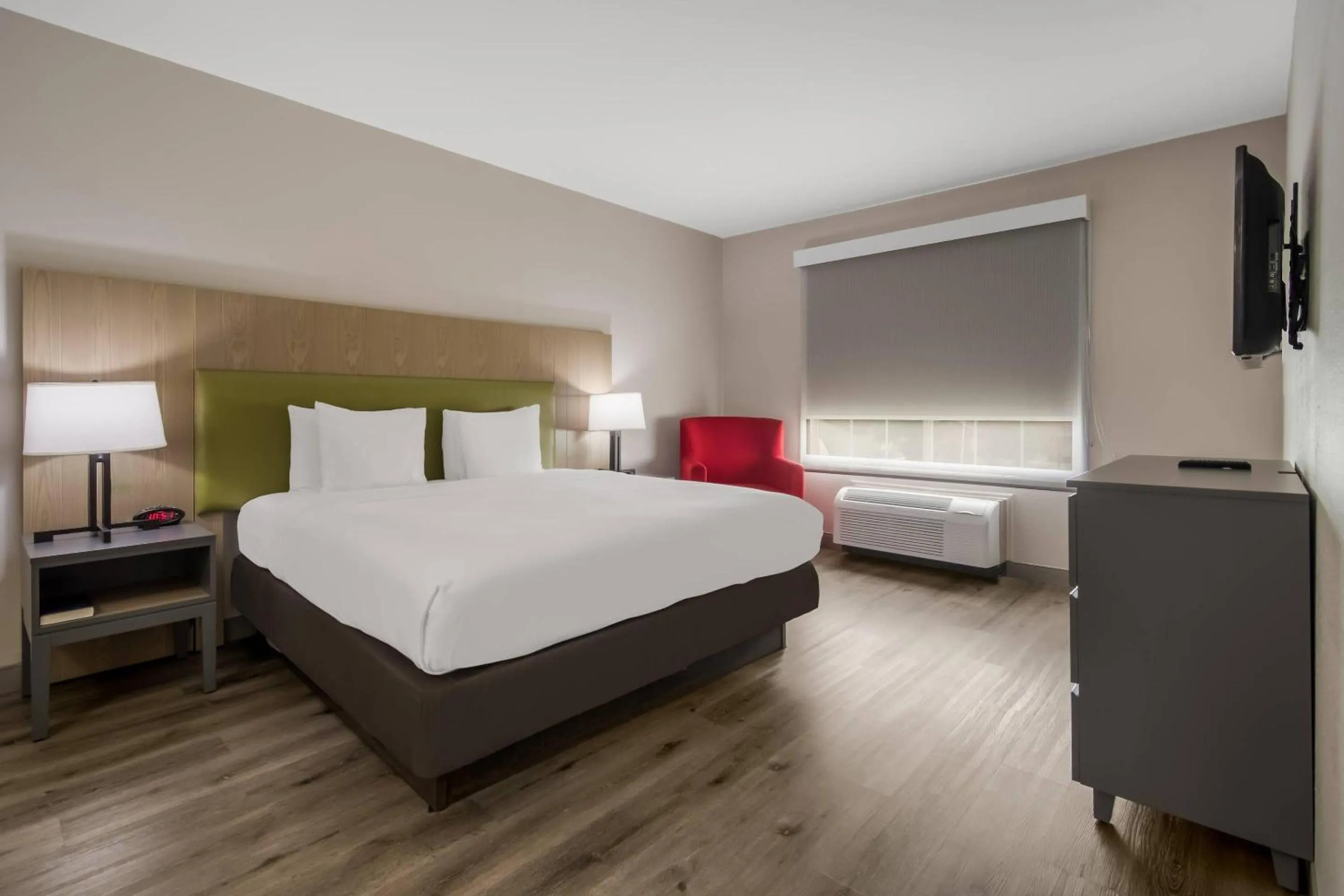 Bedroom, Bed in Country Inn & Suites by Radisson, Goldsboro, NC