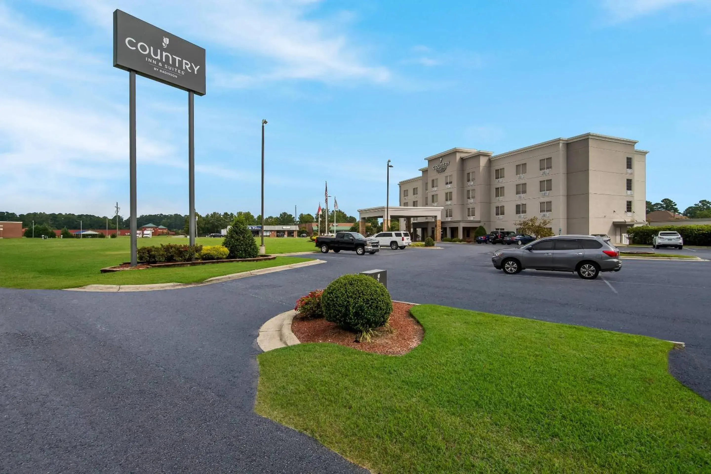 Property building in Country Inn & Suites by Radisson, Goldsboro, NC Property building in Country Inn & Suites by Radisson, Goldsboro, NC