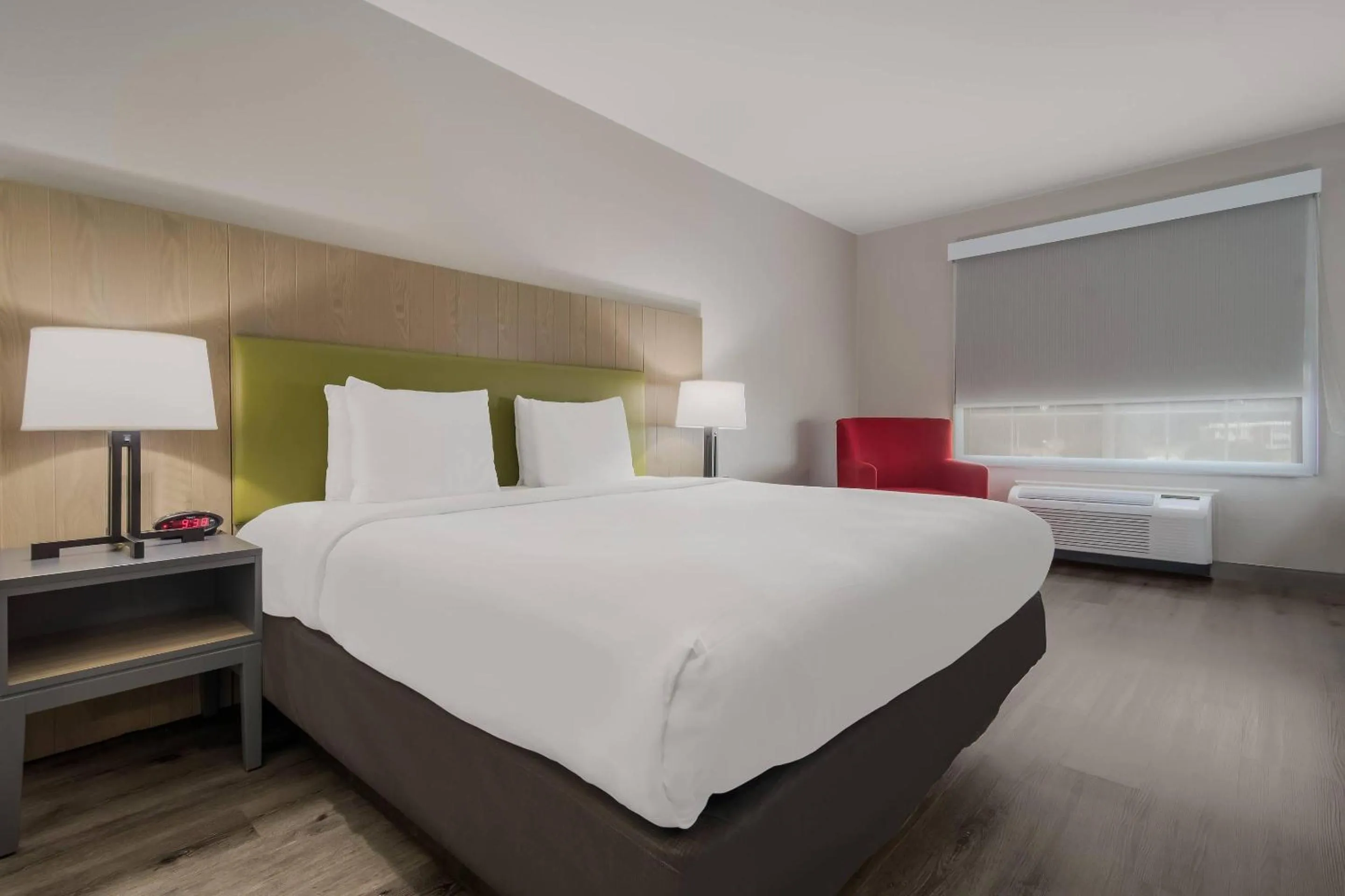 Bedroom, Bed in Country Inn & Suites by Radisson, Goldsboro, NC