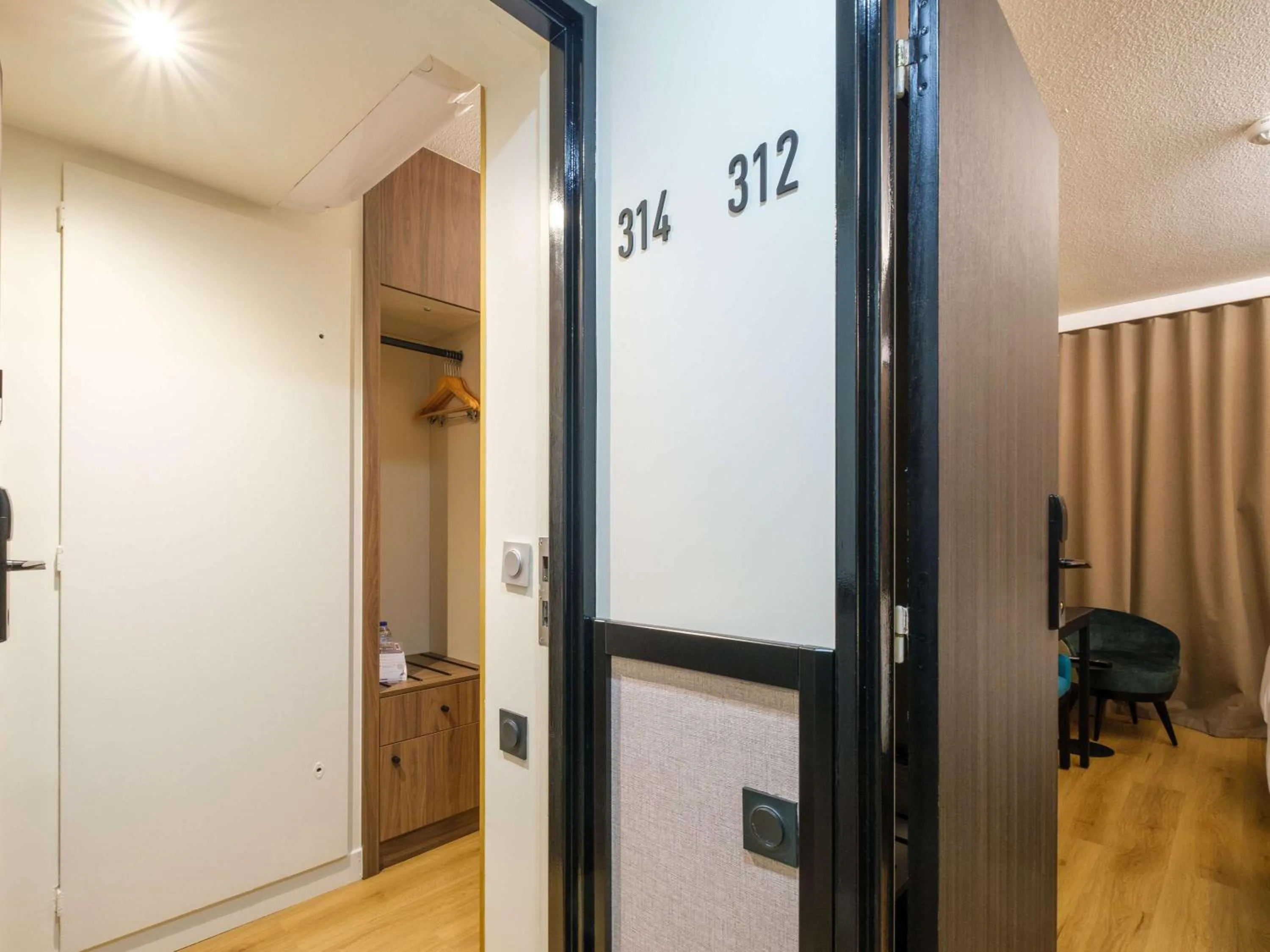 Bedroom in Qualys - Hotel Nanterre - Paris la DÃ©fense