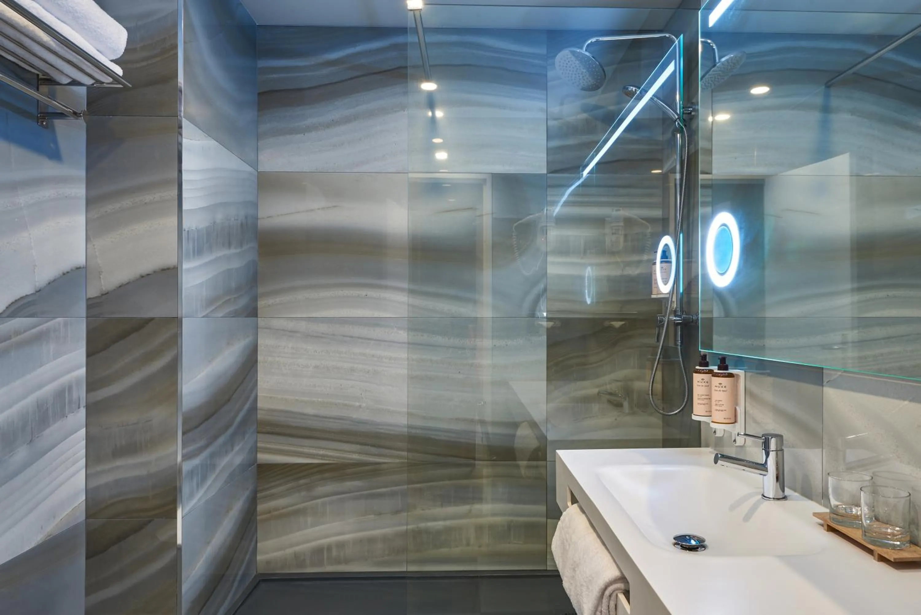 Bathroom in Mercure Paris Nanterre