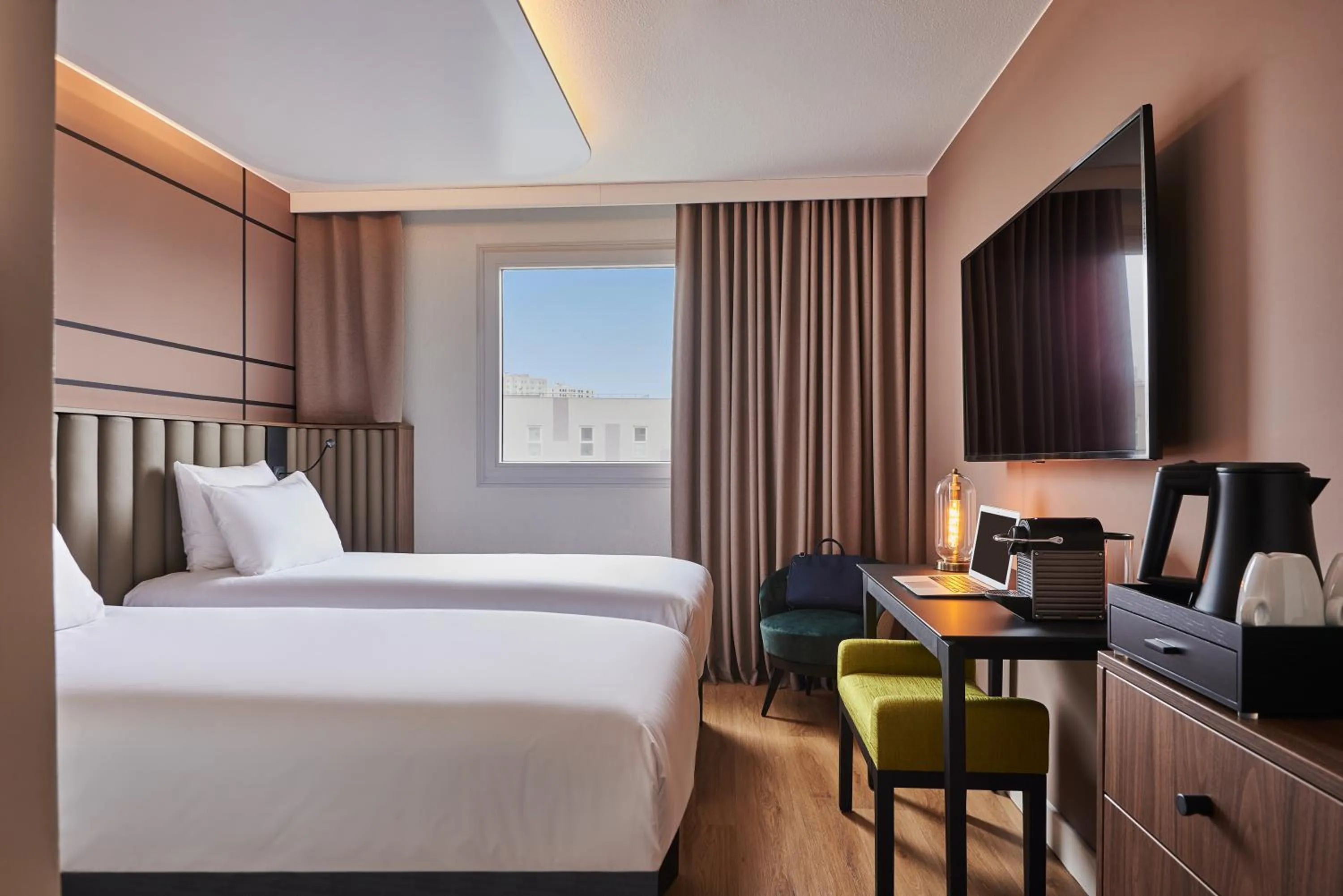 Bed in Mercure Paris Nanterre