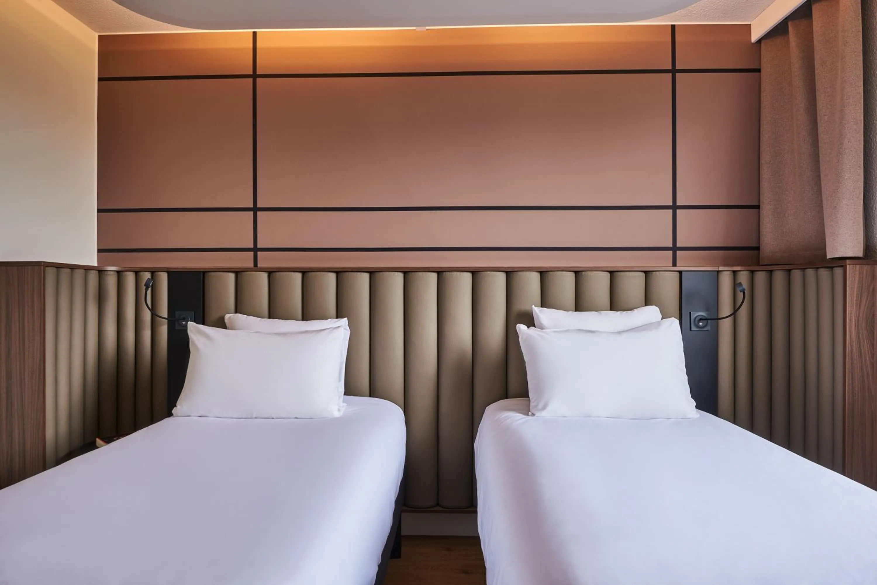 Bed in Mercure Paris Nanterre