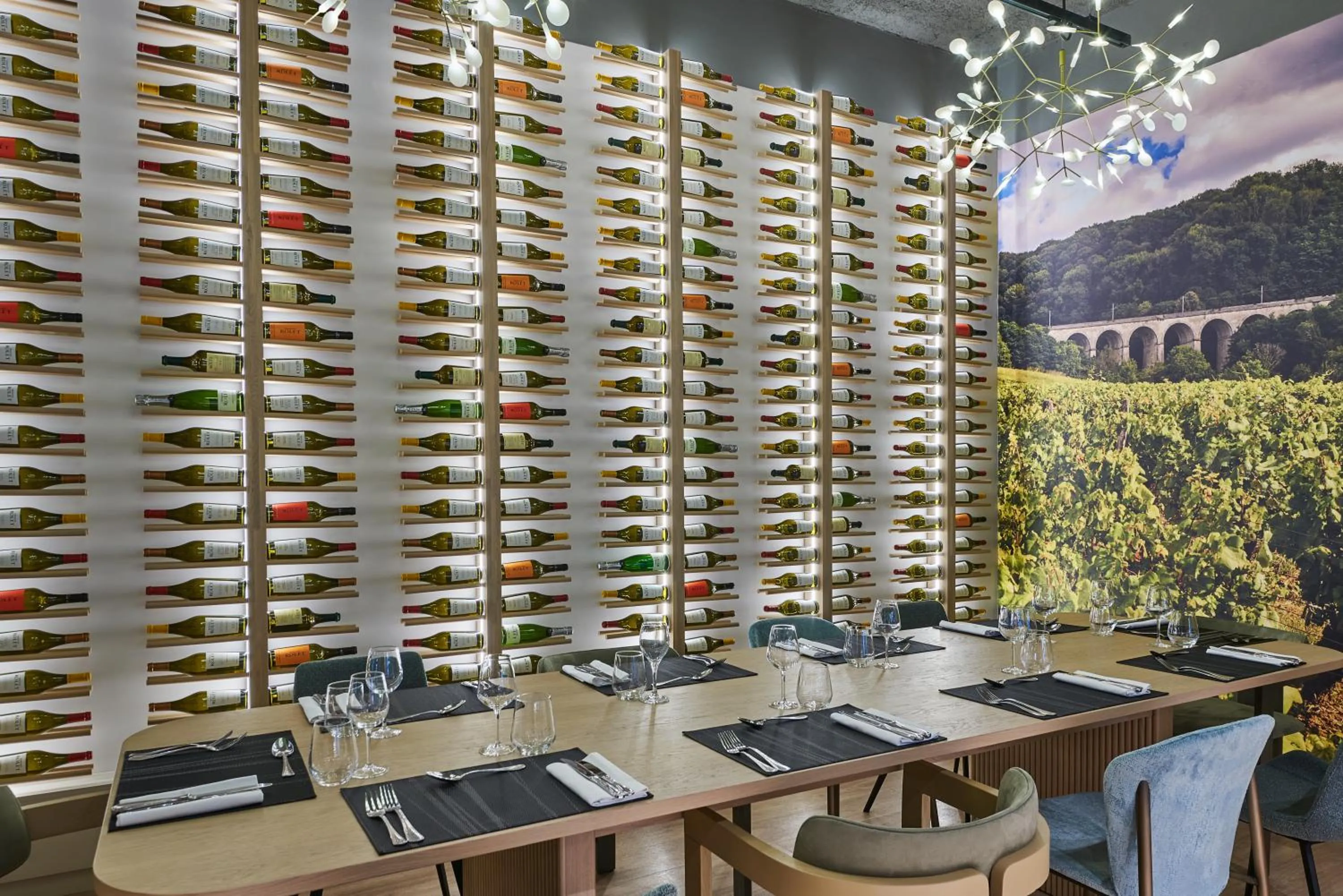 Restaurant/places to eat in Mercure Paris Nanterre