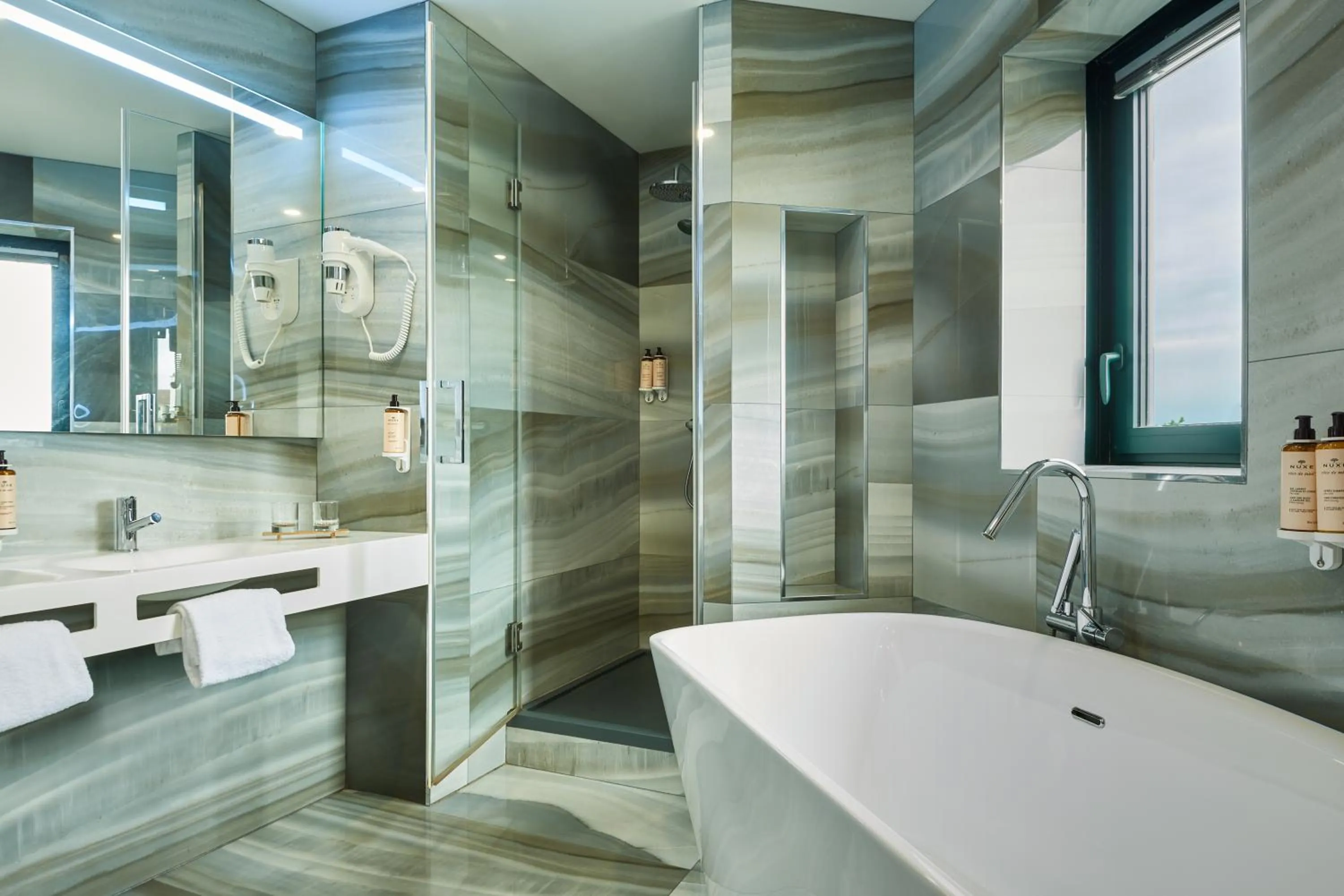 Bathroom in Mercure Paris Nanterre