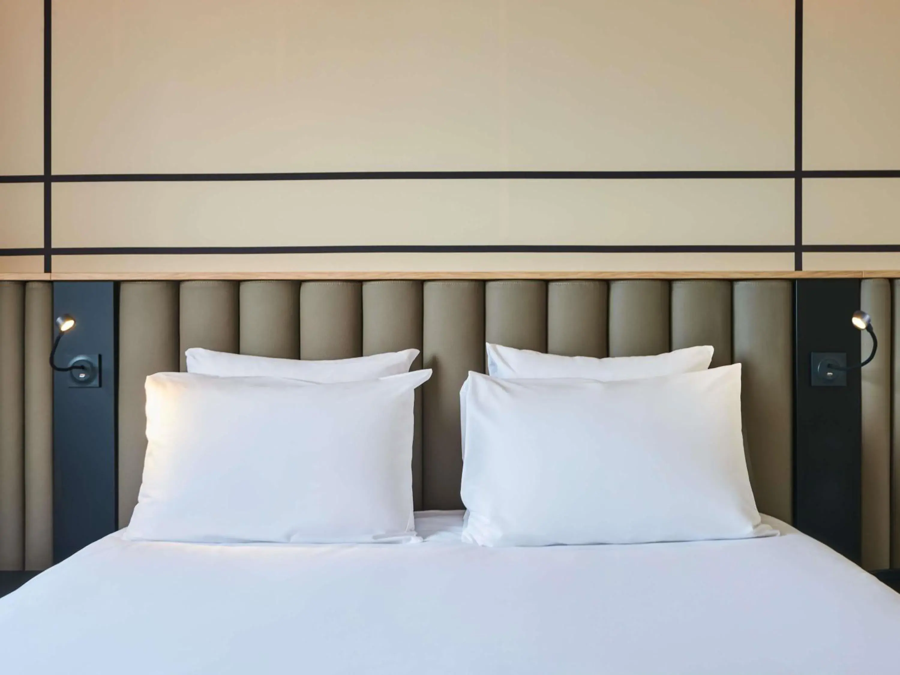 Bedroom, Bed in Mercure Paris Nanterre Bedroom, Bed in Mercure Paris Nanterre