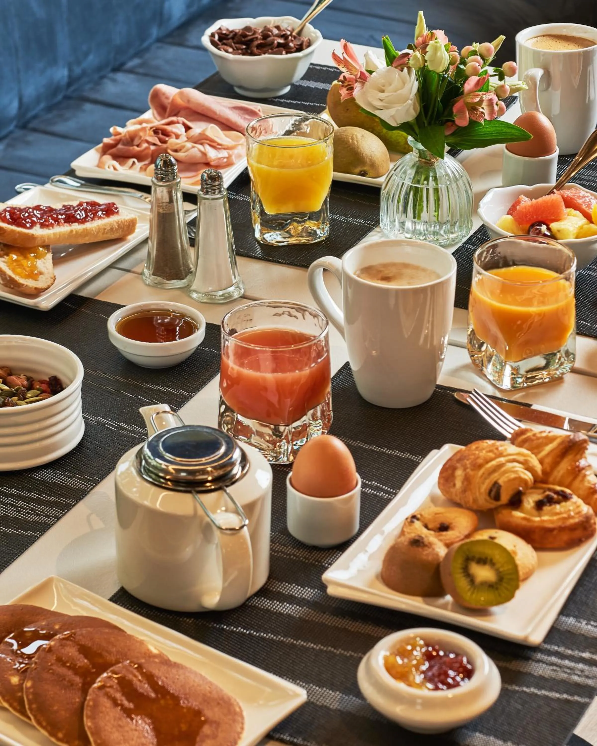 Buffet breakfast in Mercure Paris Nanterre