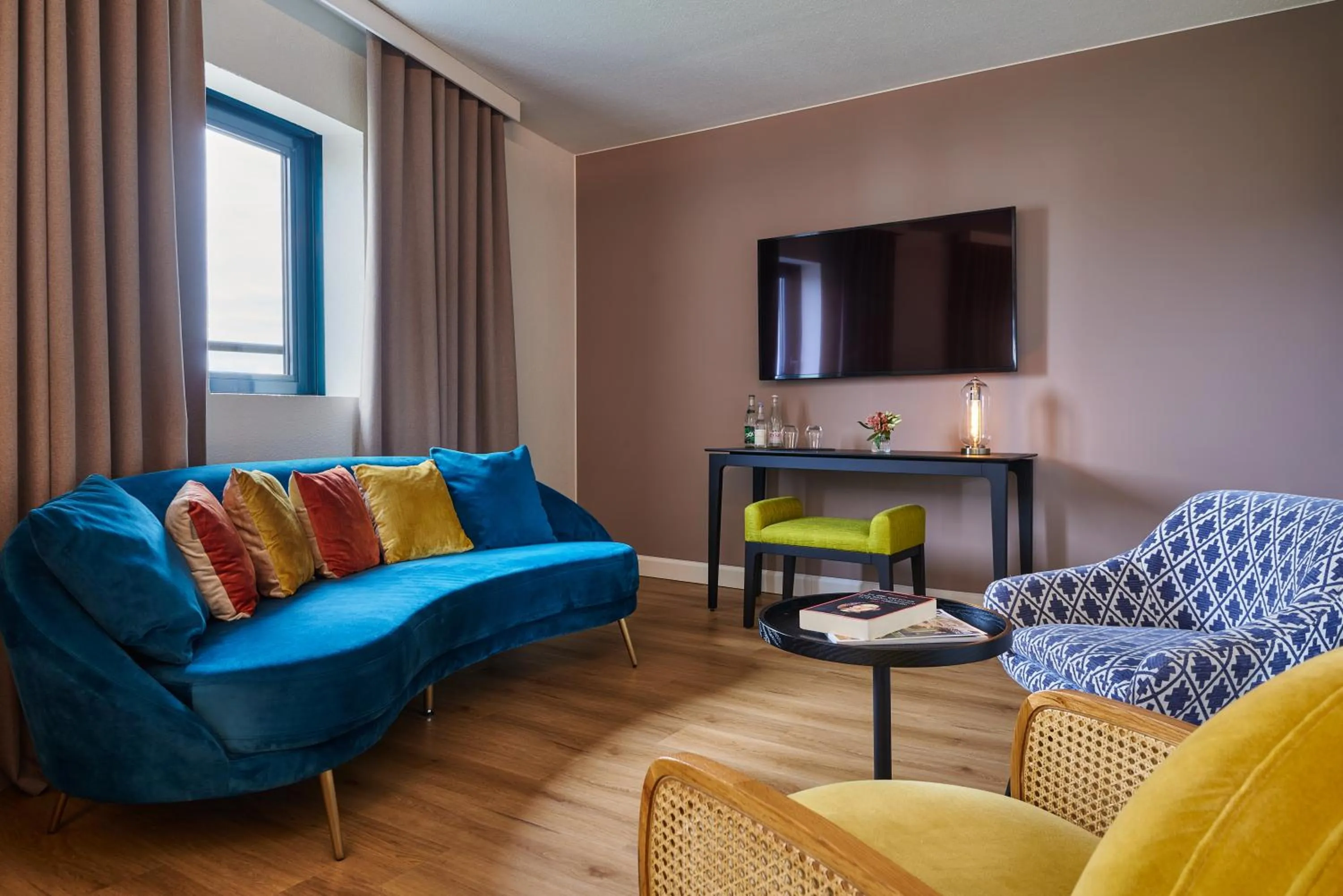 Seating area in Mercure Paris Nanterre