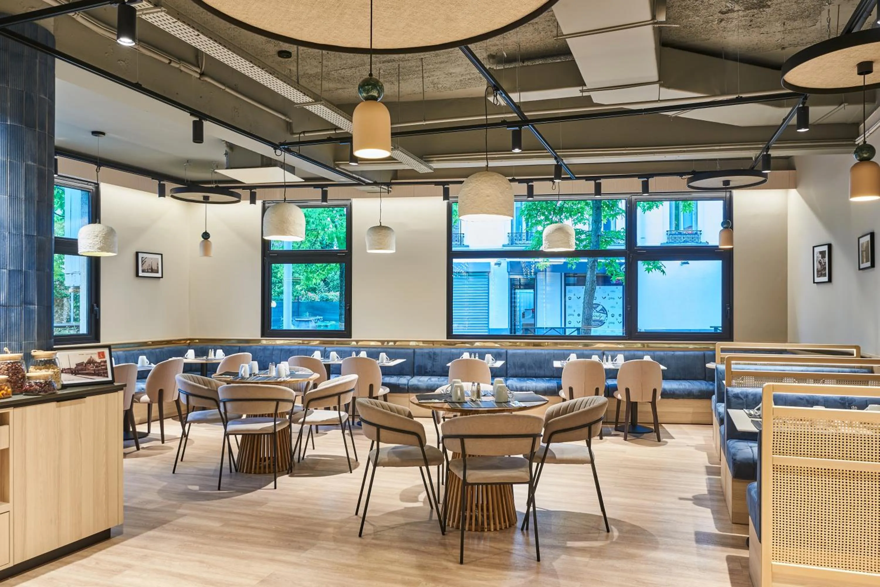 Buffet breakfast in Mercure Paris Nanterre