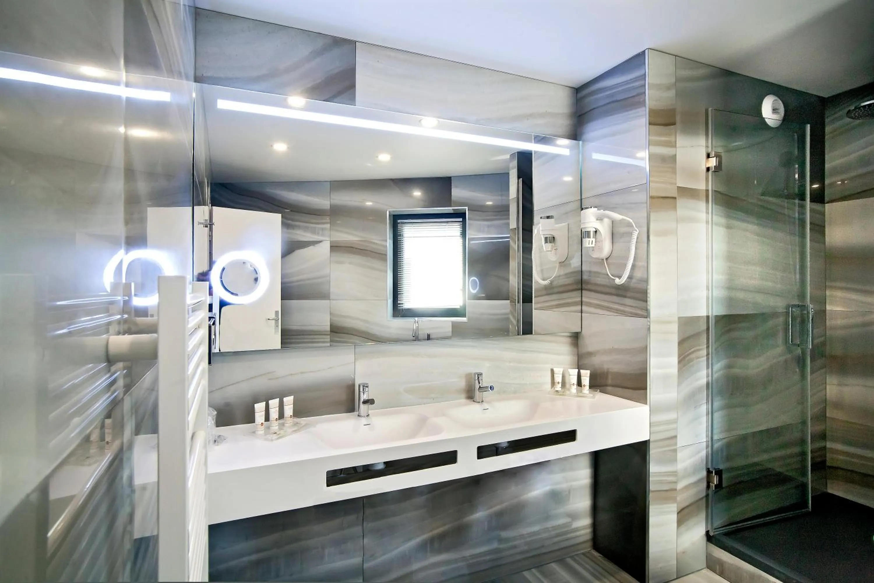 Bathroom in Mercure Paris Nanterre