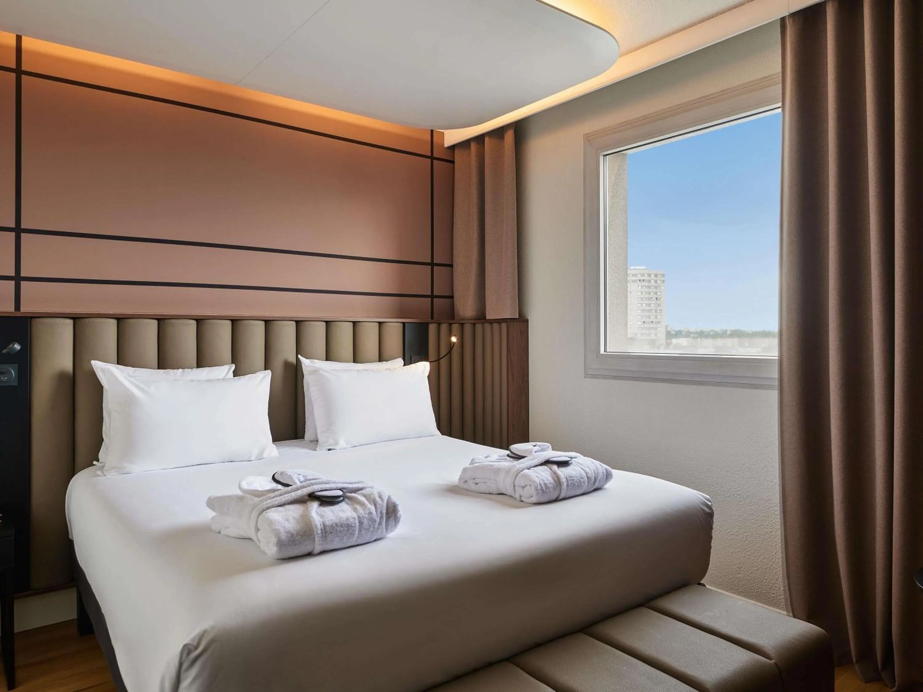 Bedroom, Bed in Mercure Paris Nanterre