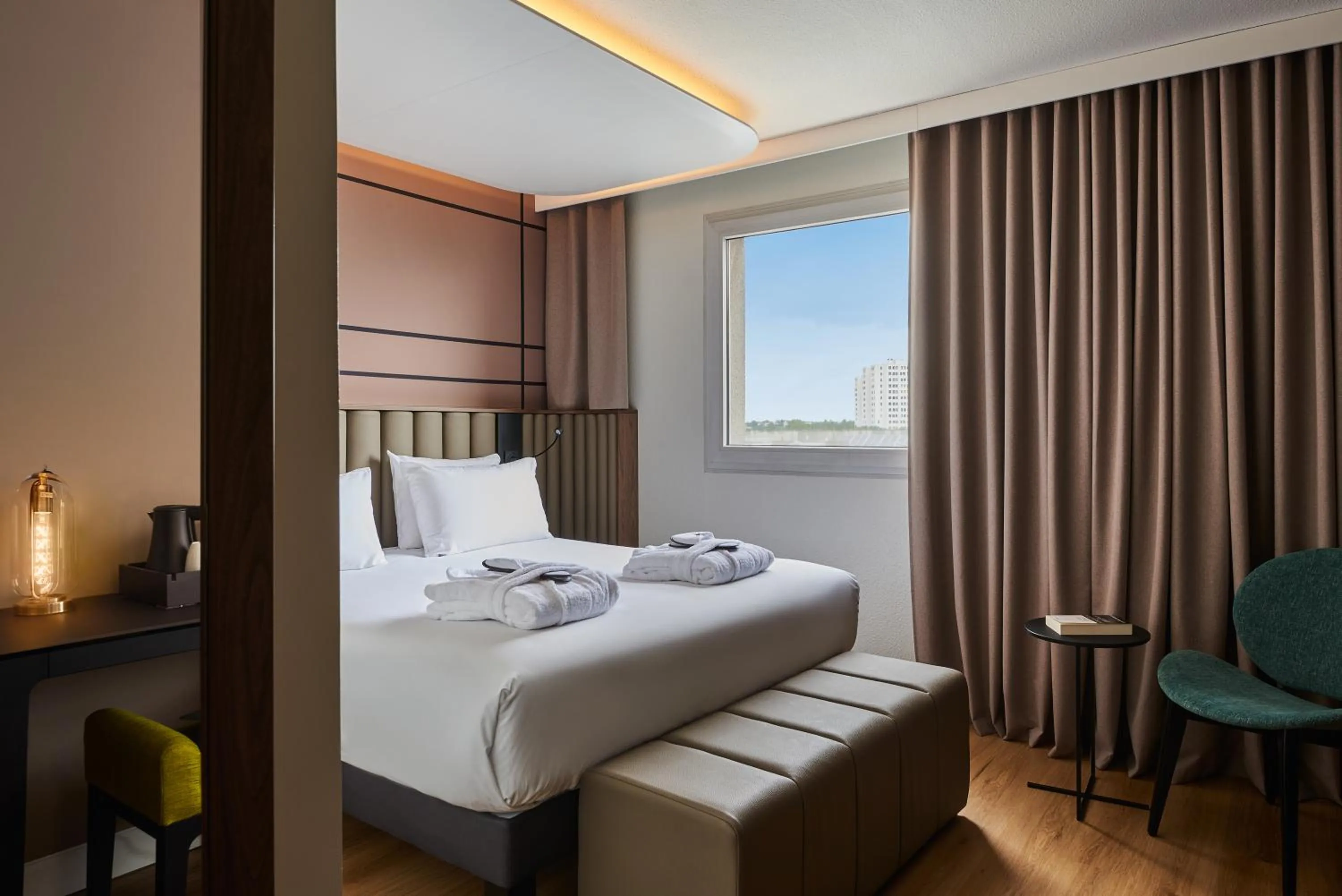 Bed in Mercure Paris Nanterre