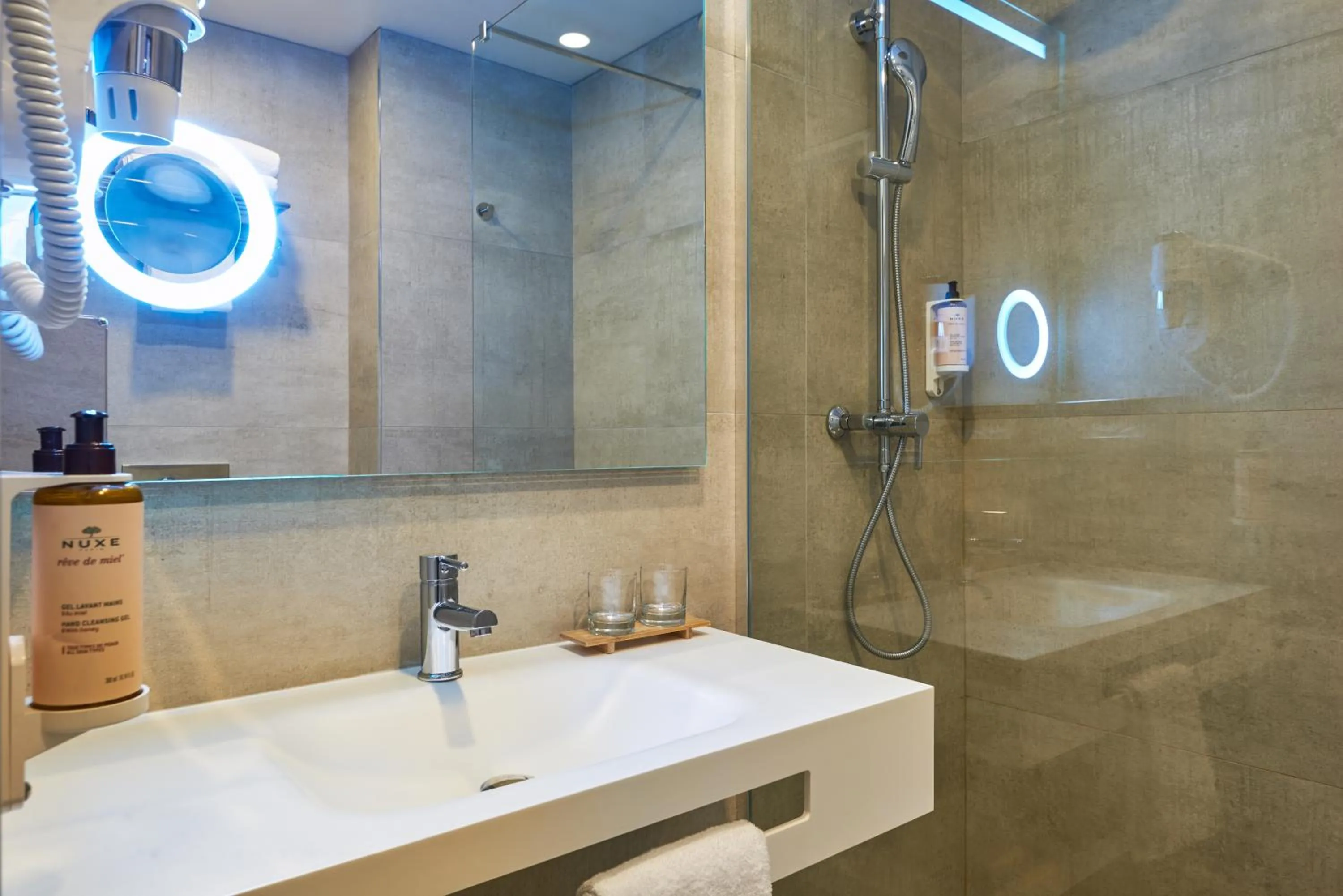 Bathroom in Mercure Paris Nanterre