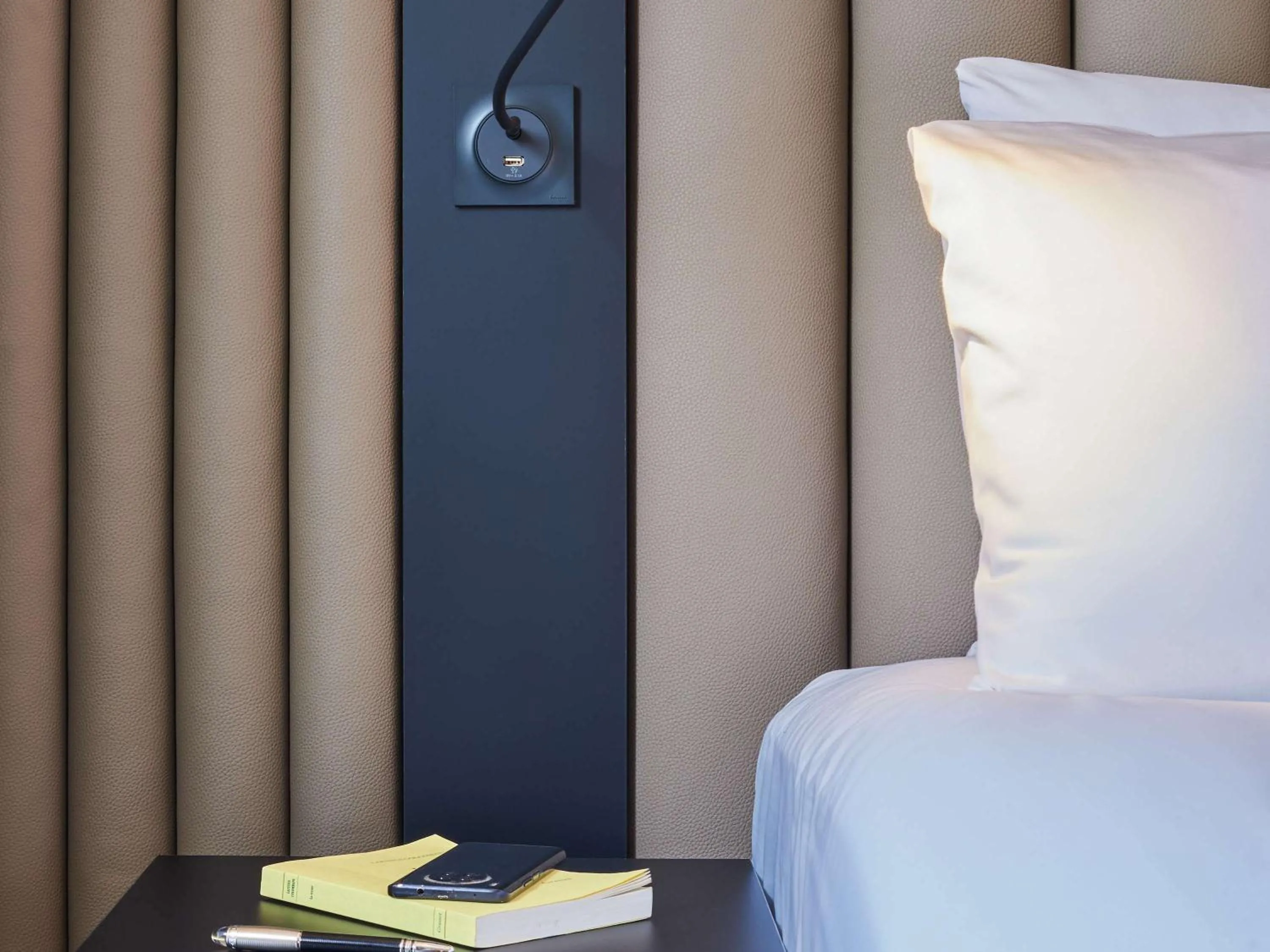 Bedroom, Bed in Qualys - Hotel Nanterre - Paris la DÃ©fense