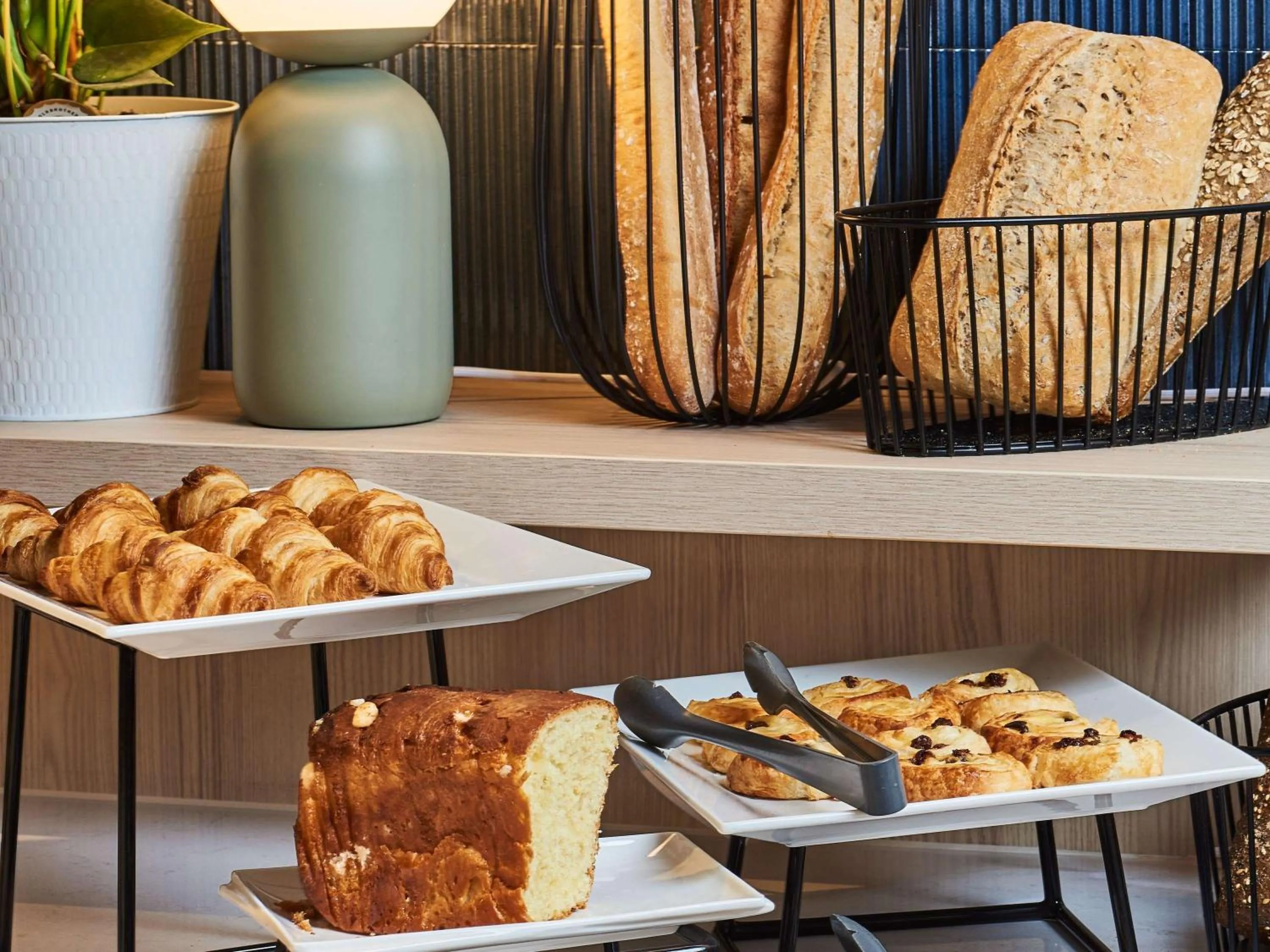 Breakfast in Qualys - Hotel Nanterre - Paris la DÃ©fense