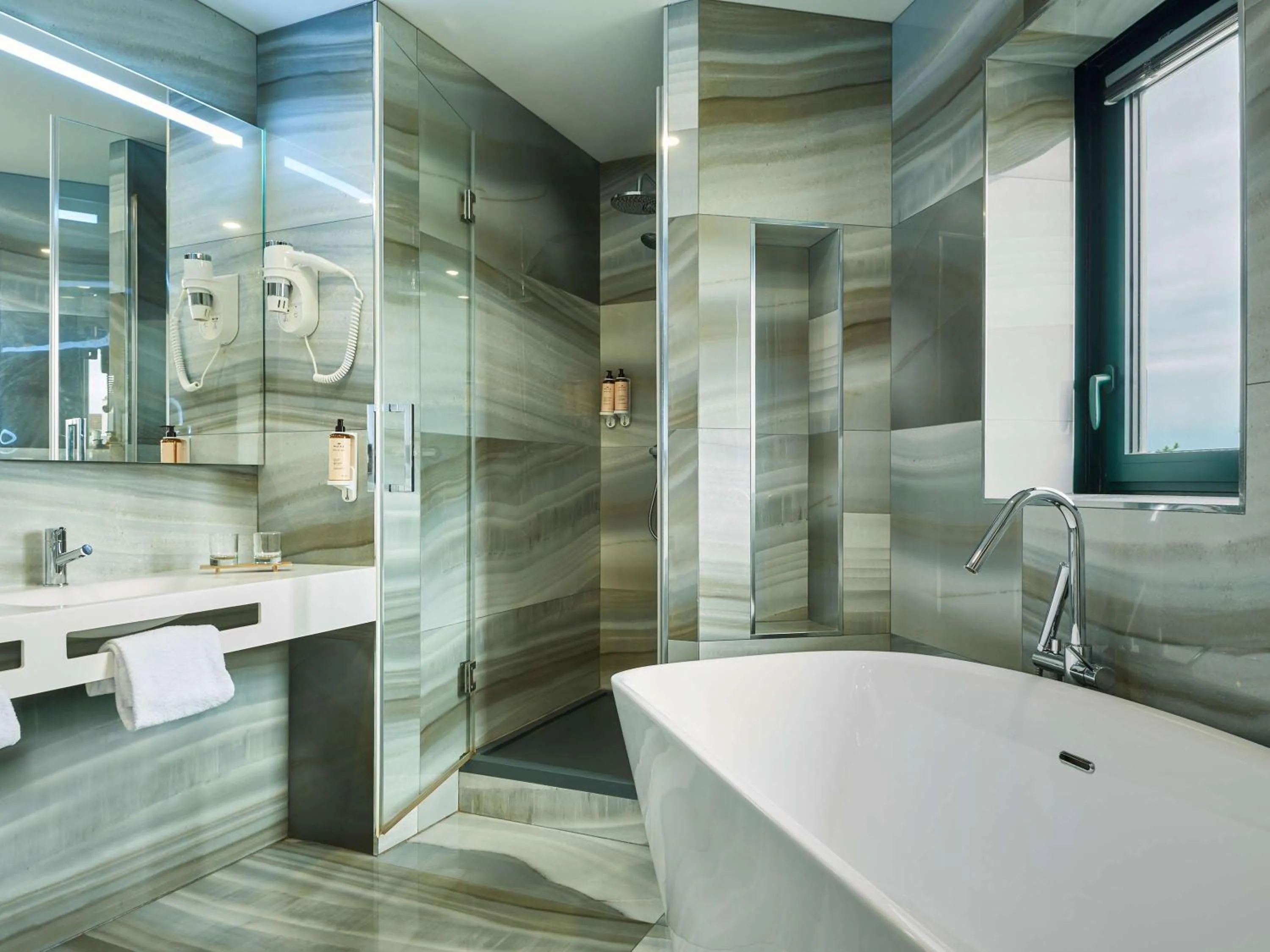 Bathroom in Qualys - Hotel Nanterre - Paris la DÃ©fense