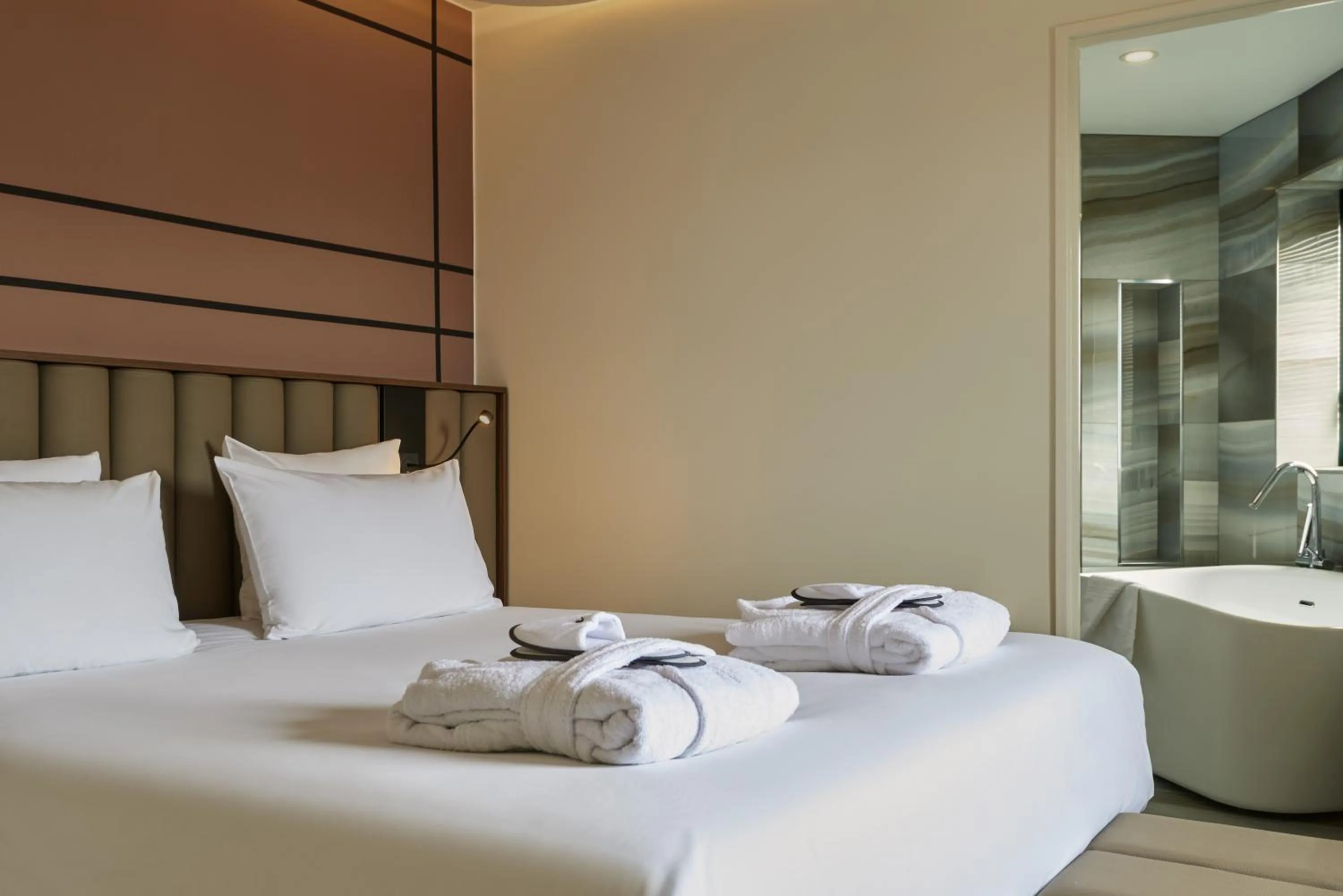 Bed in Mercure Paris Nanterre