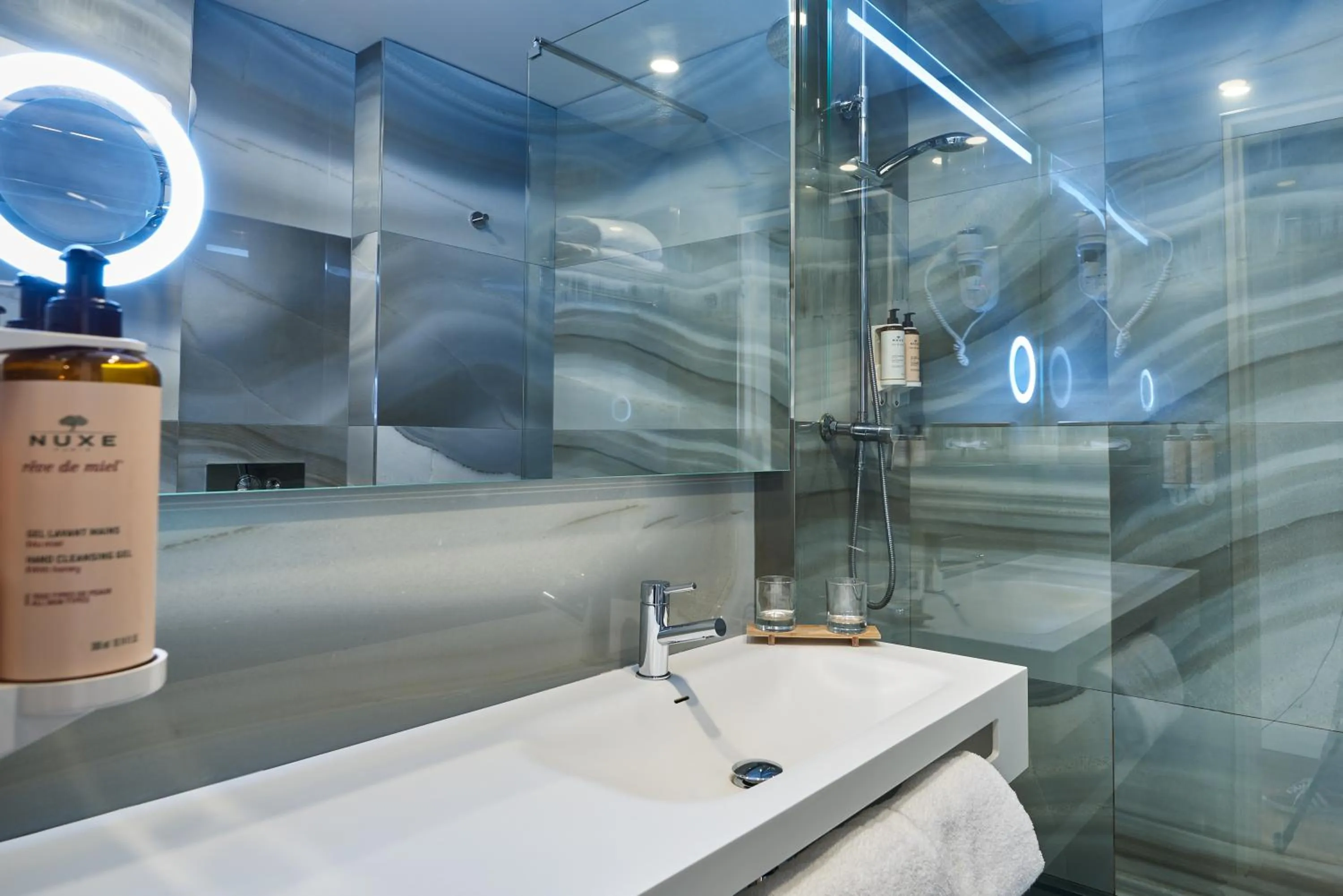 Bathroom in Mercure Paris Nanterre