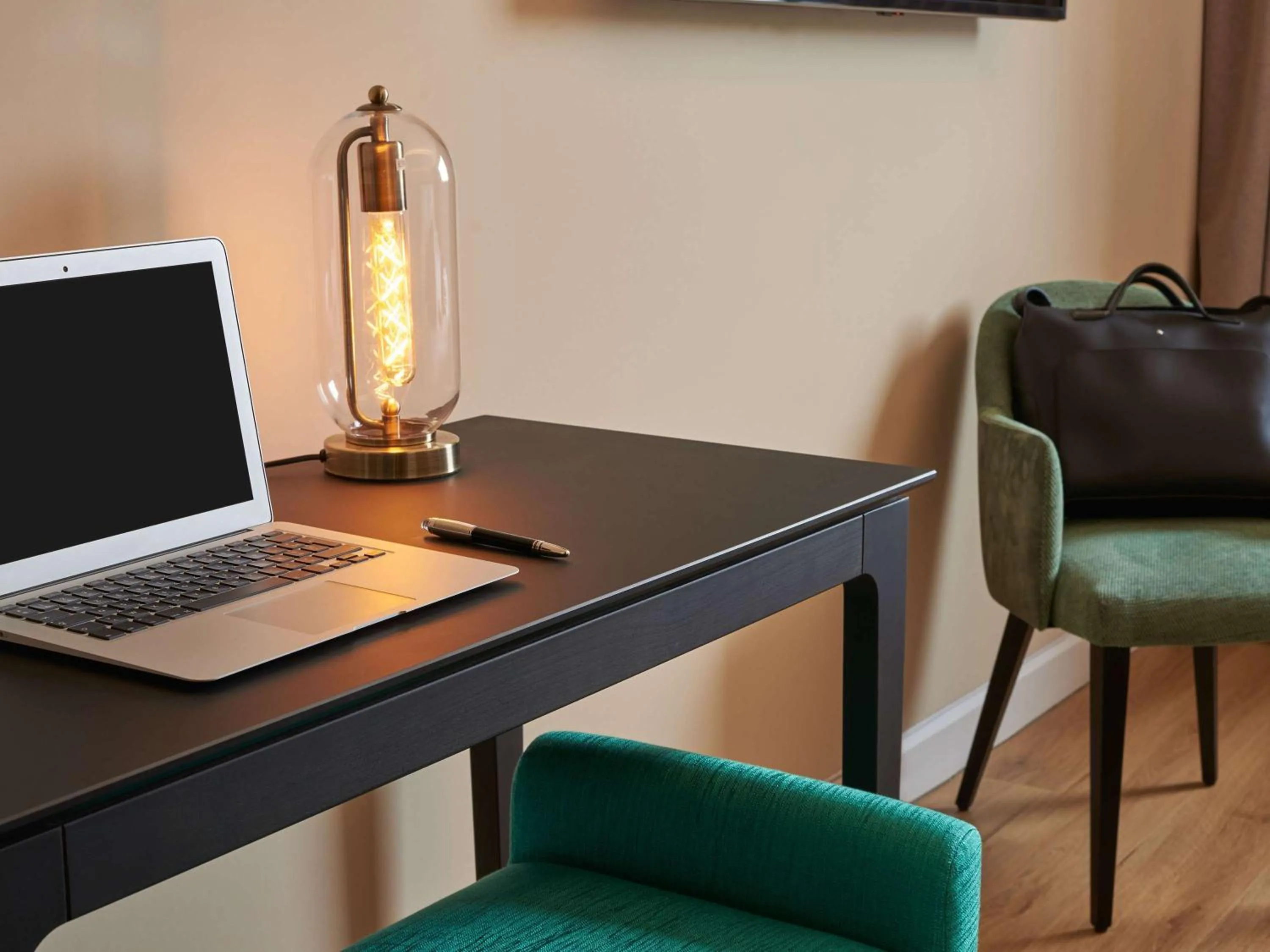 Bedroom, TV/Entertainment Center in Qualys - Hotel Nanterre - Paris la DÃ©fense