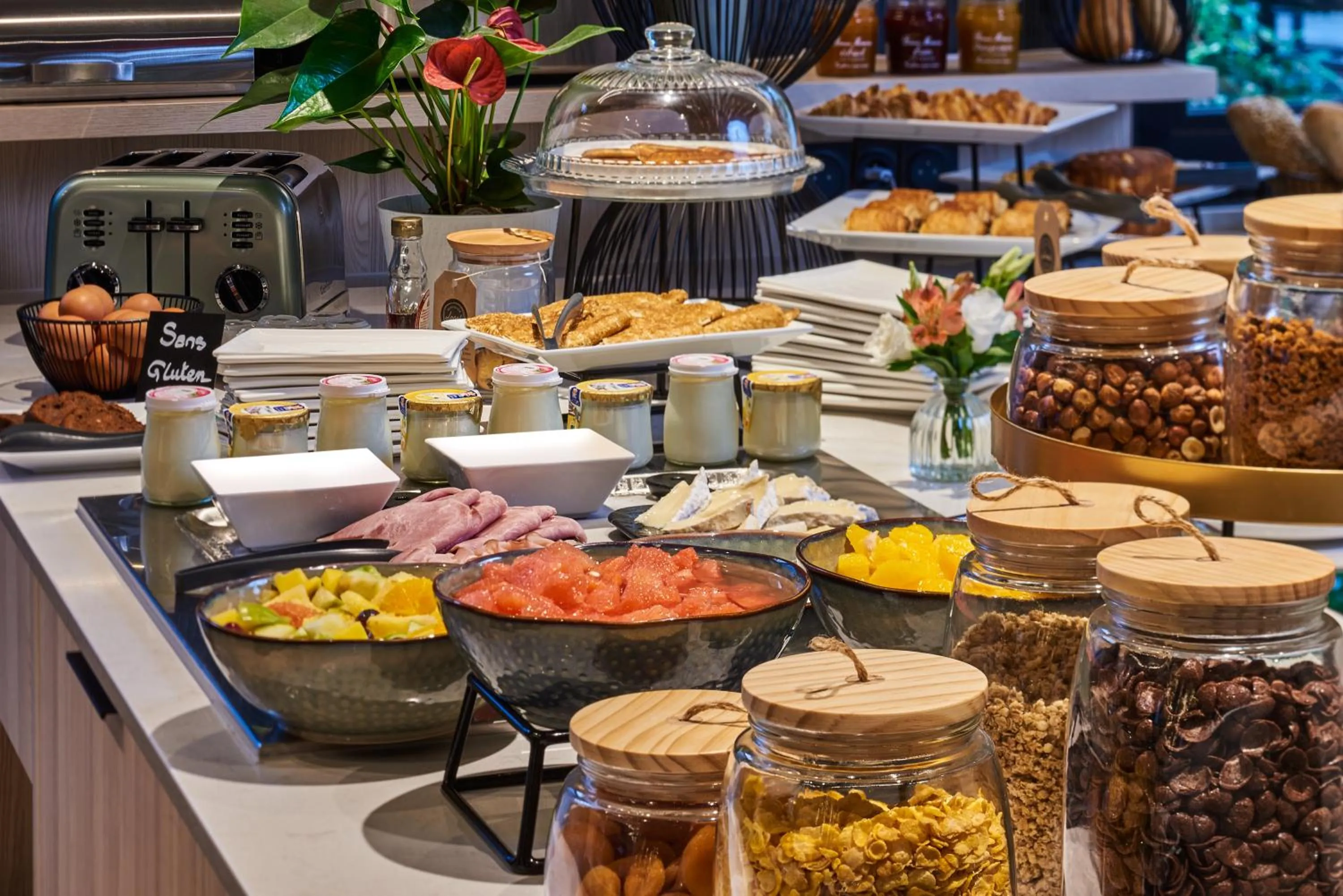 Buffet breakfast in Mercure Paris Nanterre