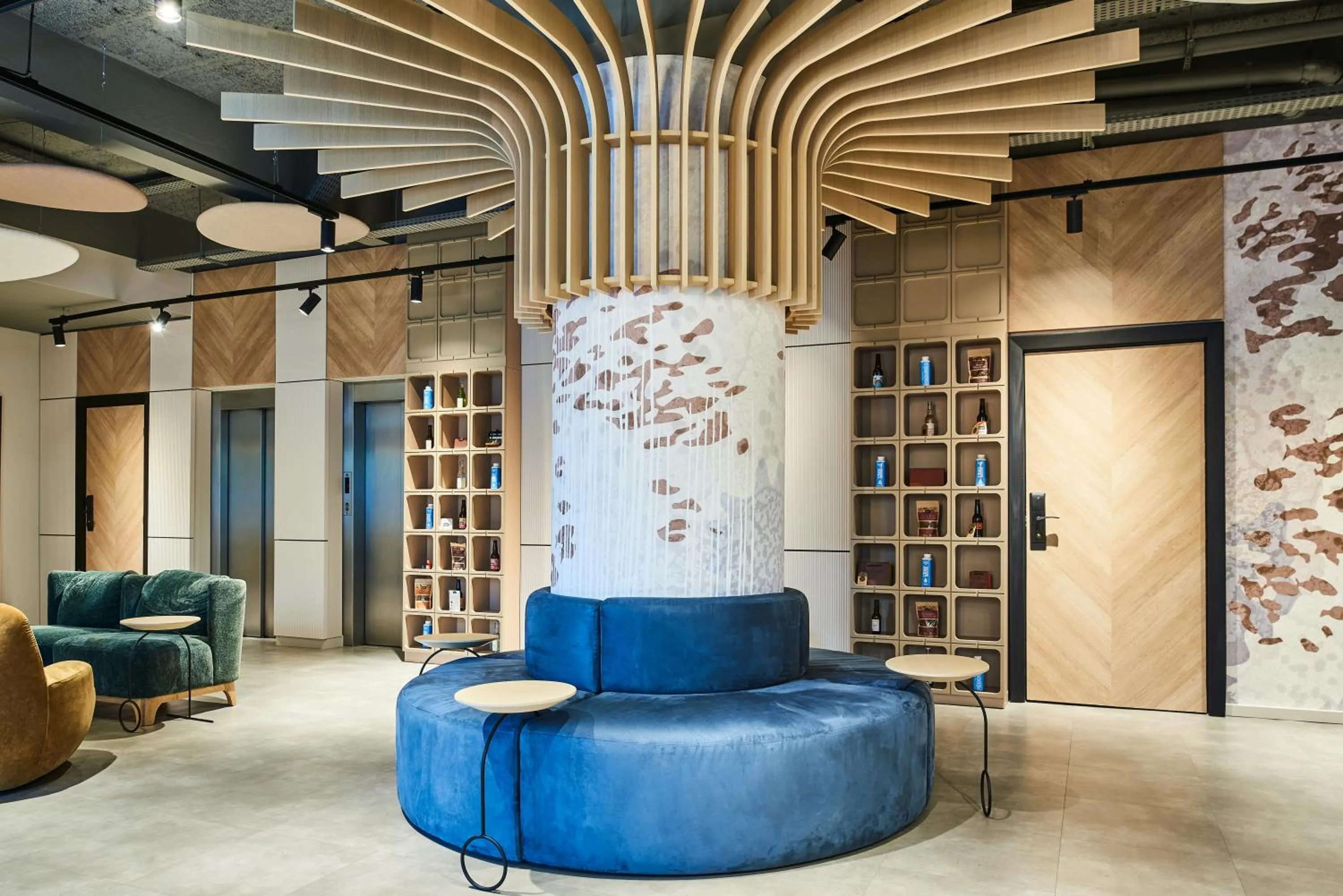 Lobby or reception in Mercure Paris Nanterre