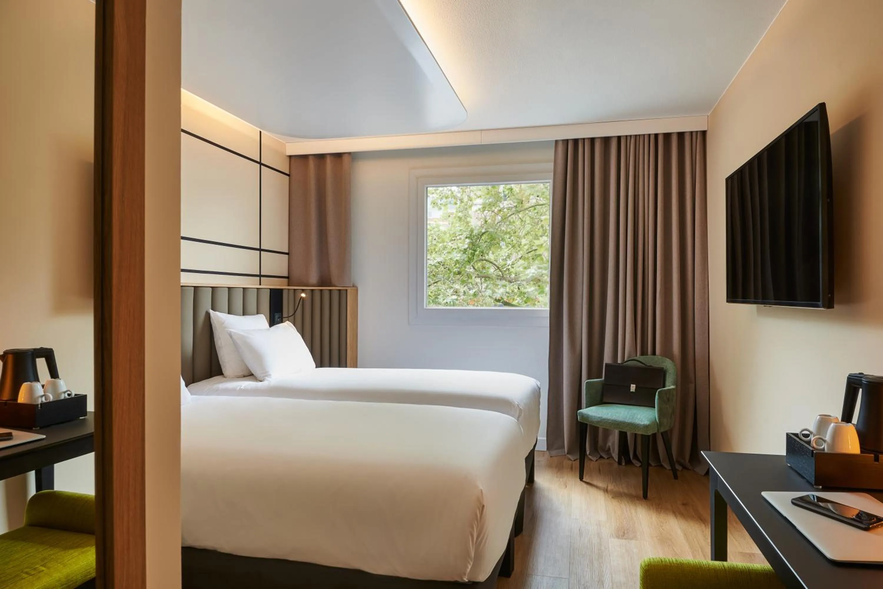 Bed in Mercure Paris Nanterre