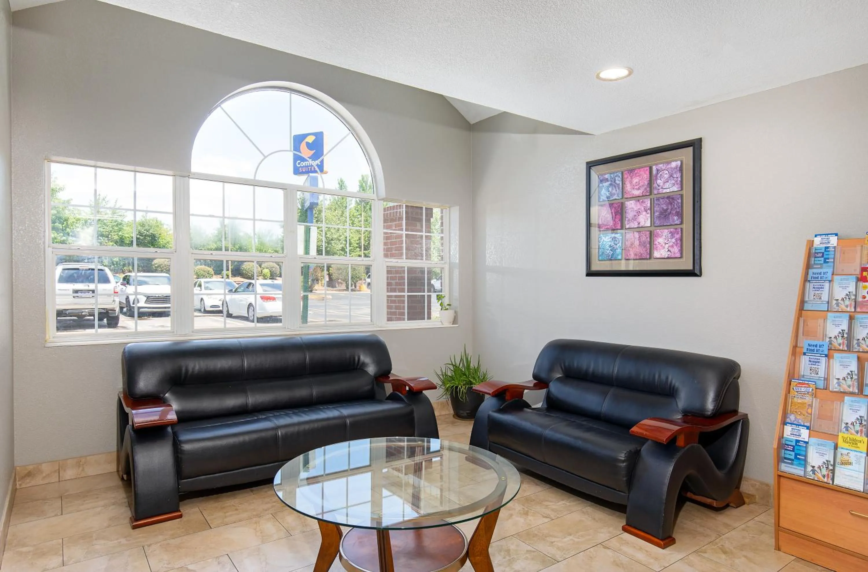 Seating area in Microtel Inn & Suites by Wyndham Cordova Memphis I-40 East