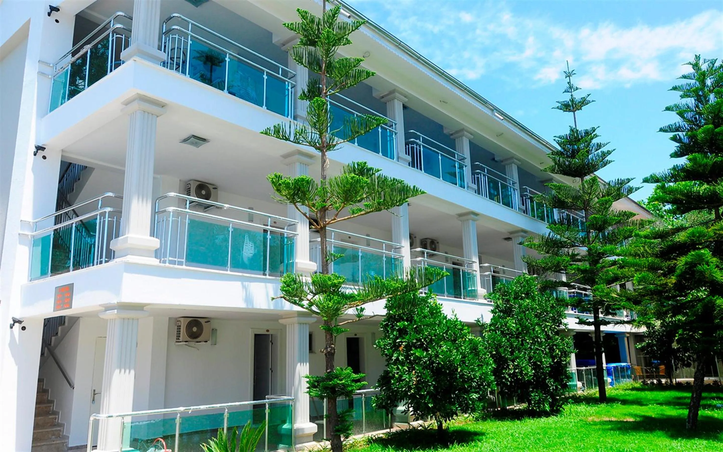 Property building in Clover Magic Altınkum Park Hotel