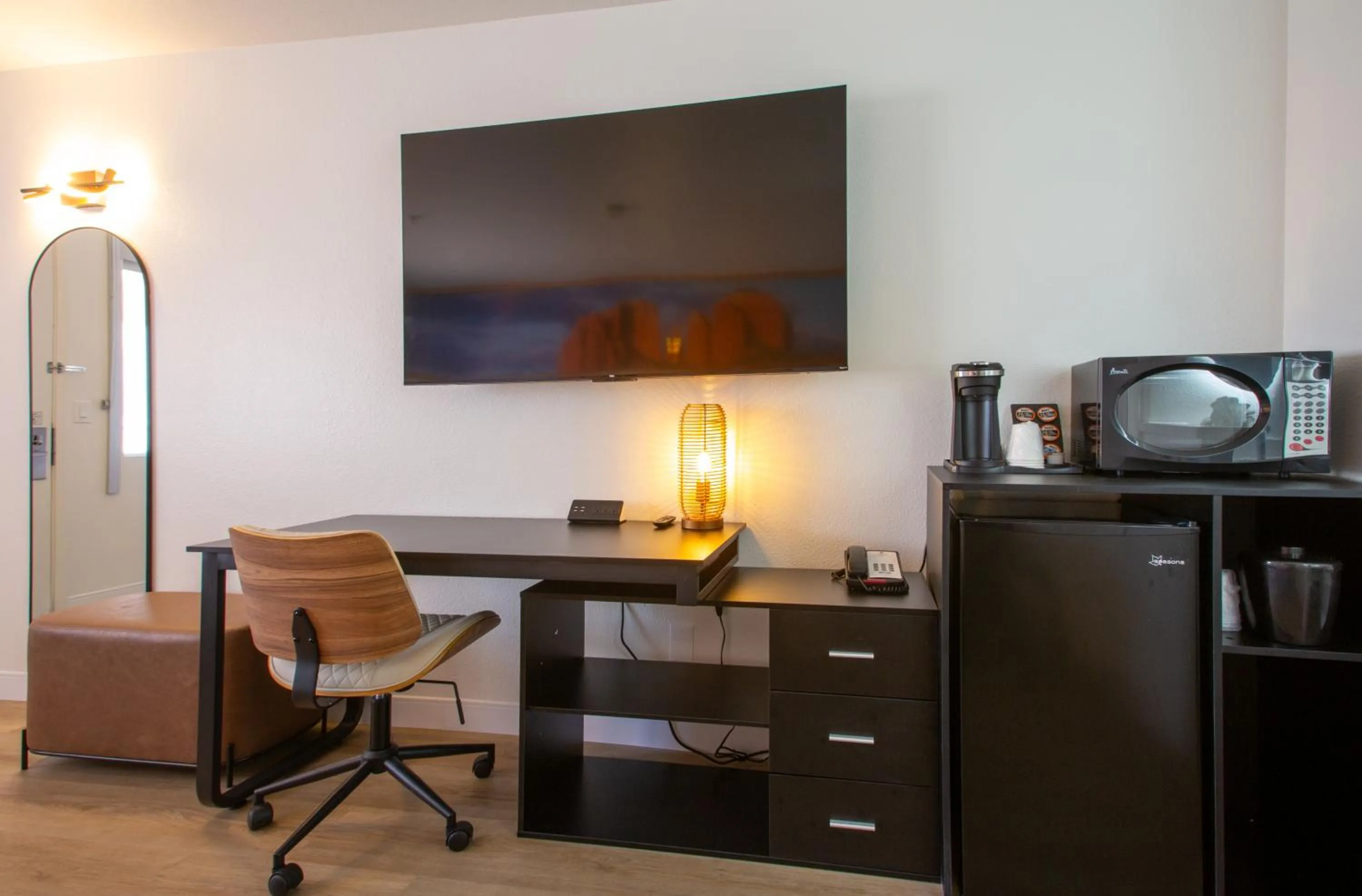 TV and multimedia in GreenTree Inn Sedona