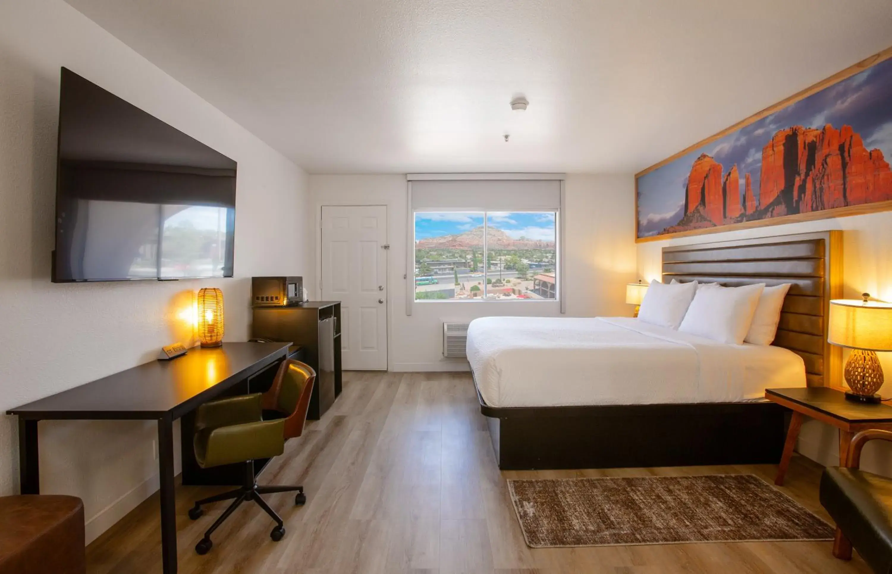 TV and multimedia, Bed in GreenTree Inn Sedona TV and multimedia, Bed in GreenTree Inn Sedona