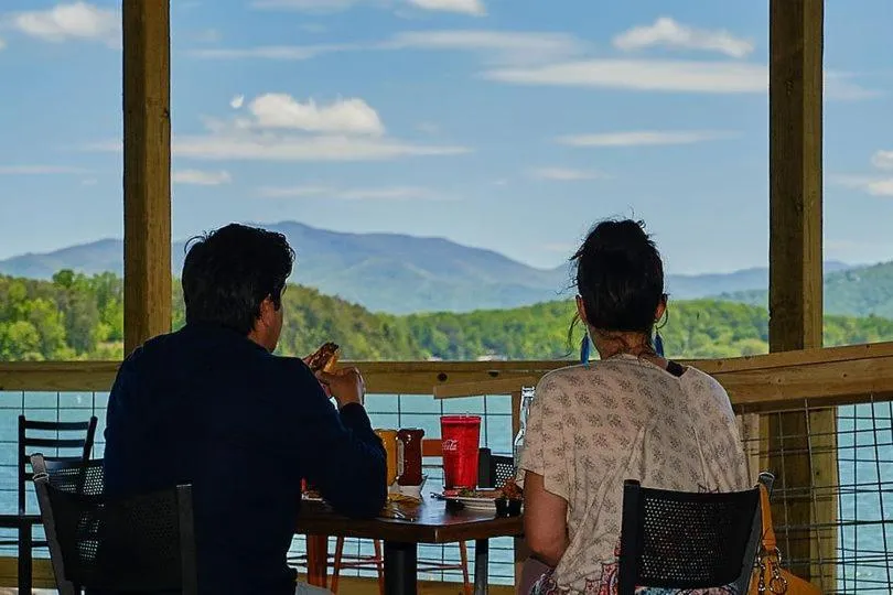 Restaurant/places to eat in The Ridges Resort on Lake Chatuge