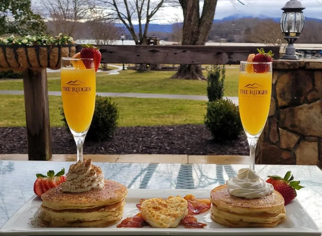 Breakfast in The Ridges Resort on Lake Chatuge