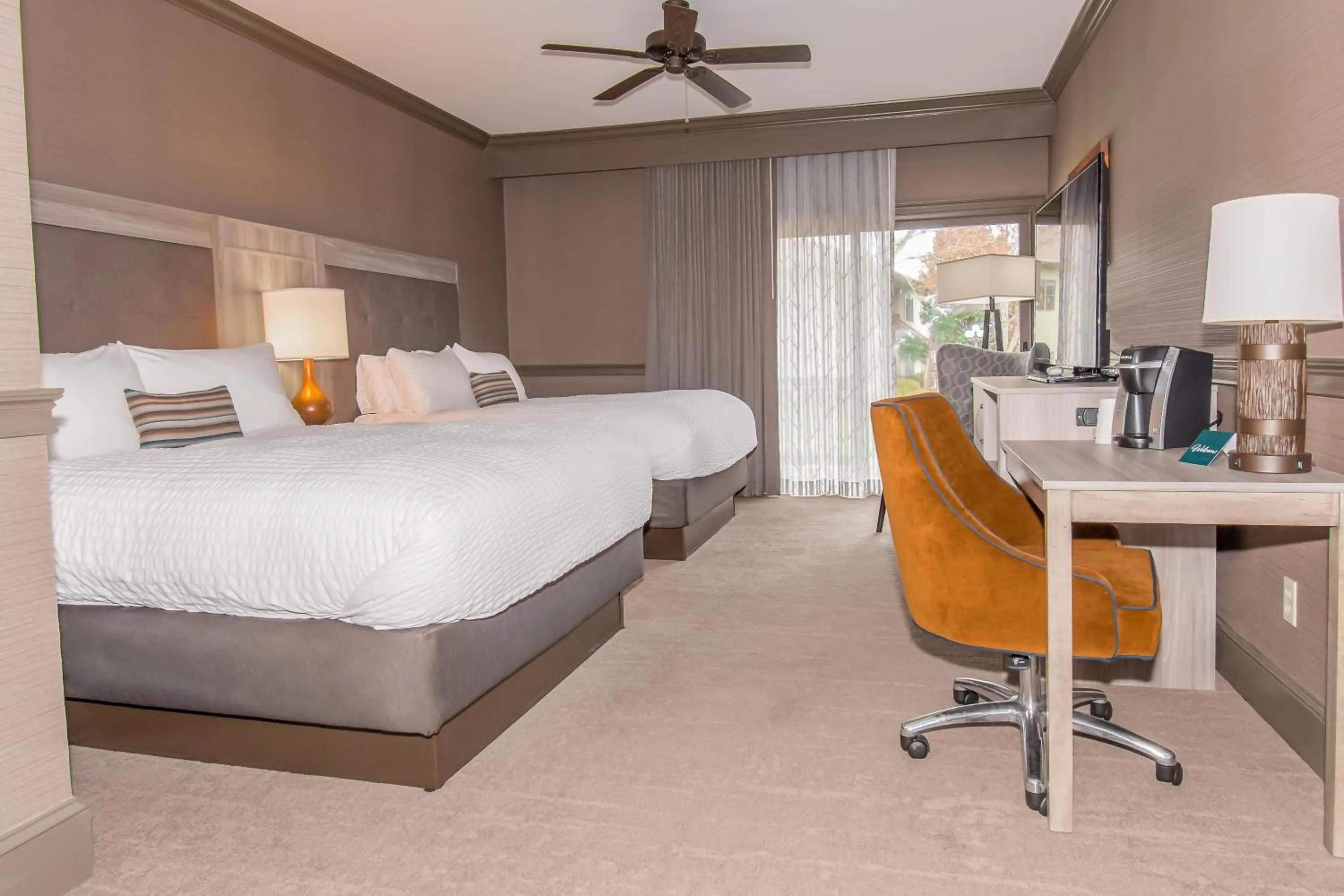 Photo of the whole room, Bed in The Ridges Resort on Lake Chatuge