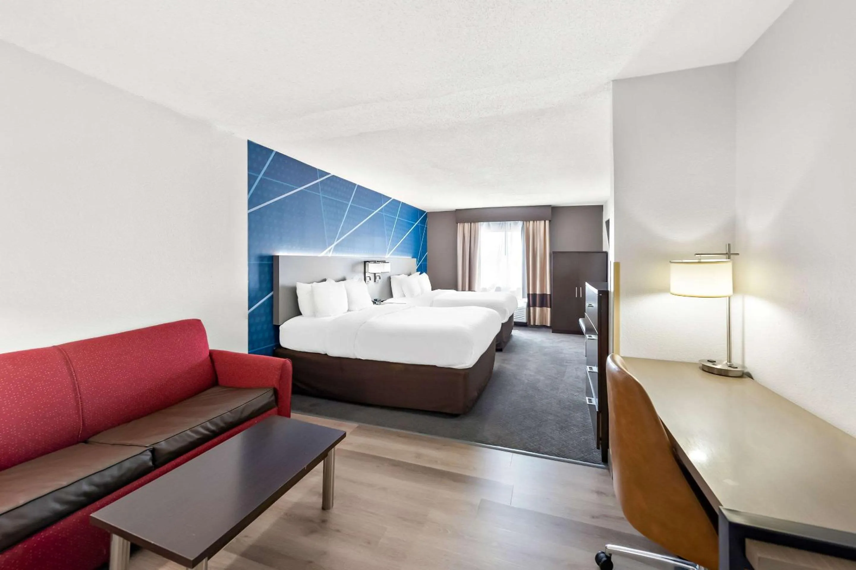 Bedroom, Bed in Comfort Suites Columbus