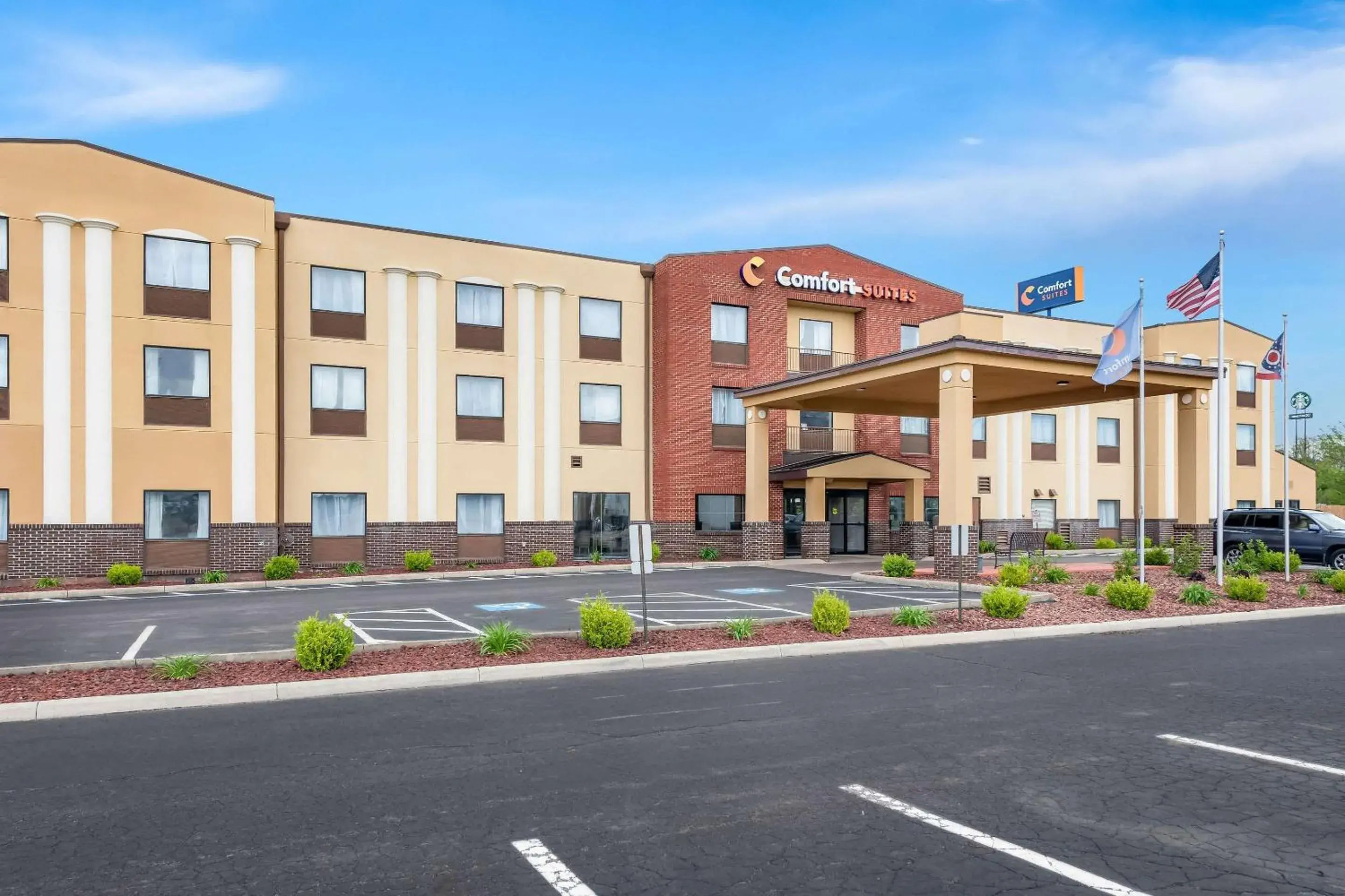 Property building in Comfort Suites Columbus Property building in Comfort Suites Columbus