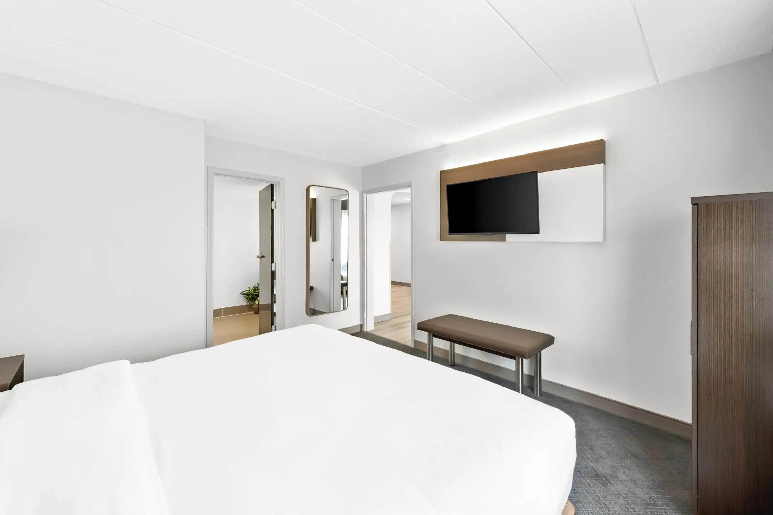 Bed in Comfort Suites Columbus