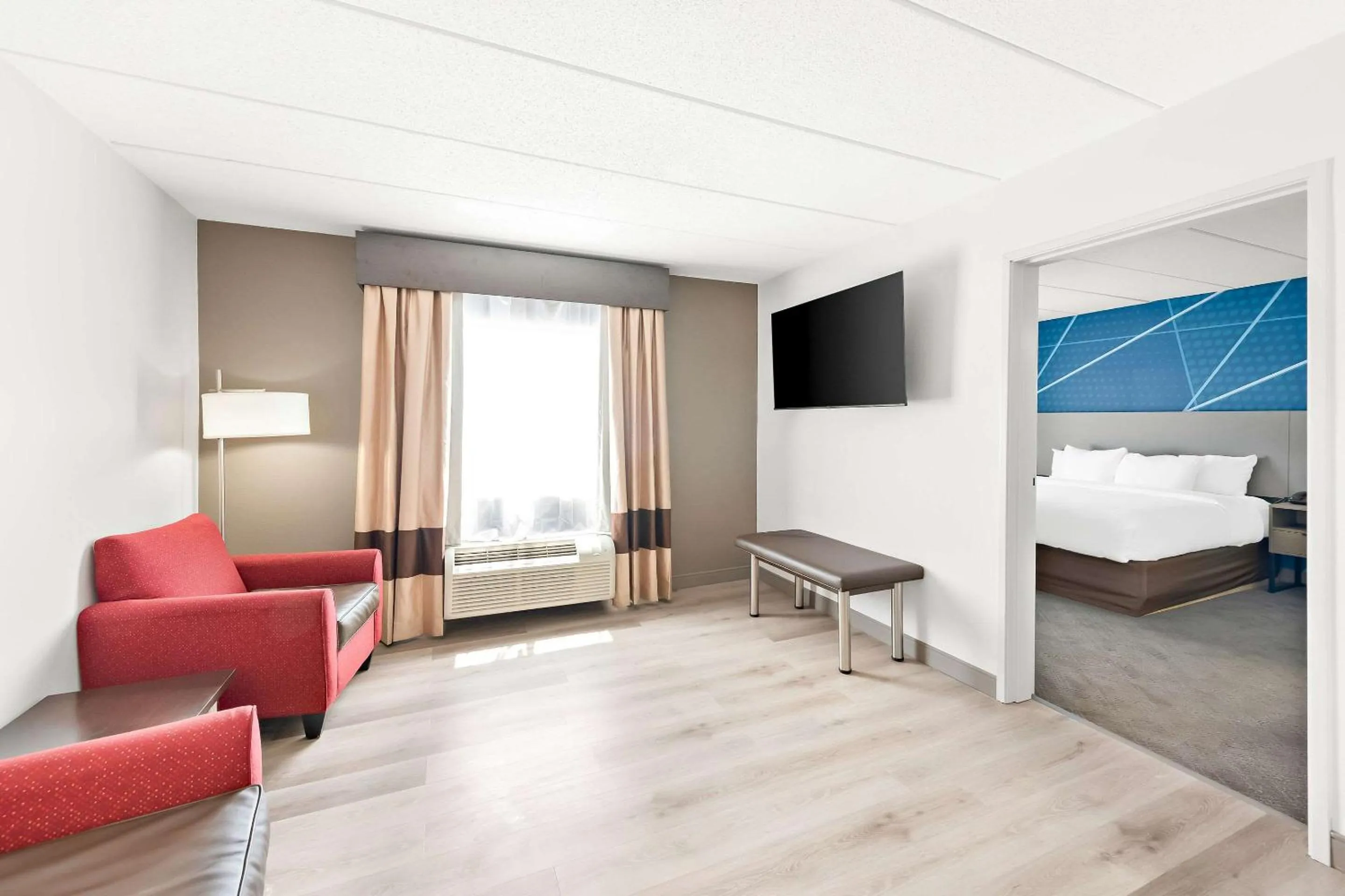 Bedroom, Bed in Comfort Suites Columbus