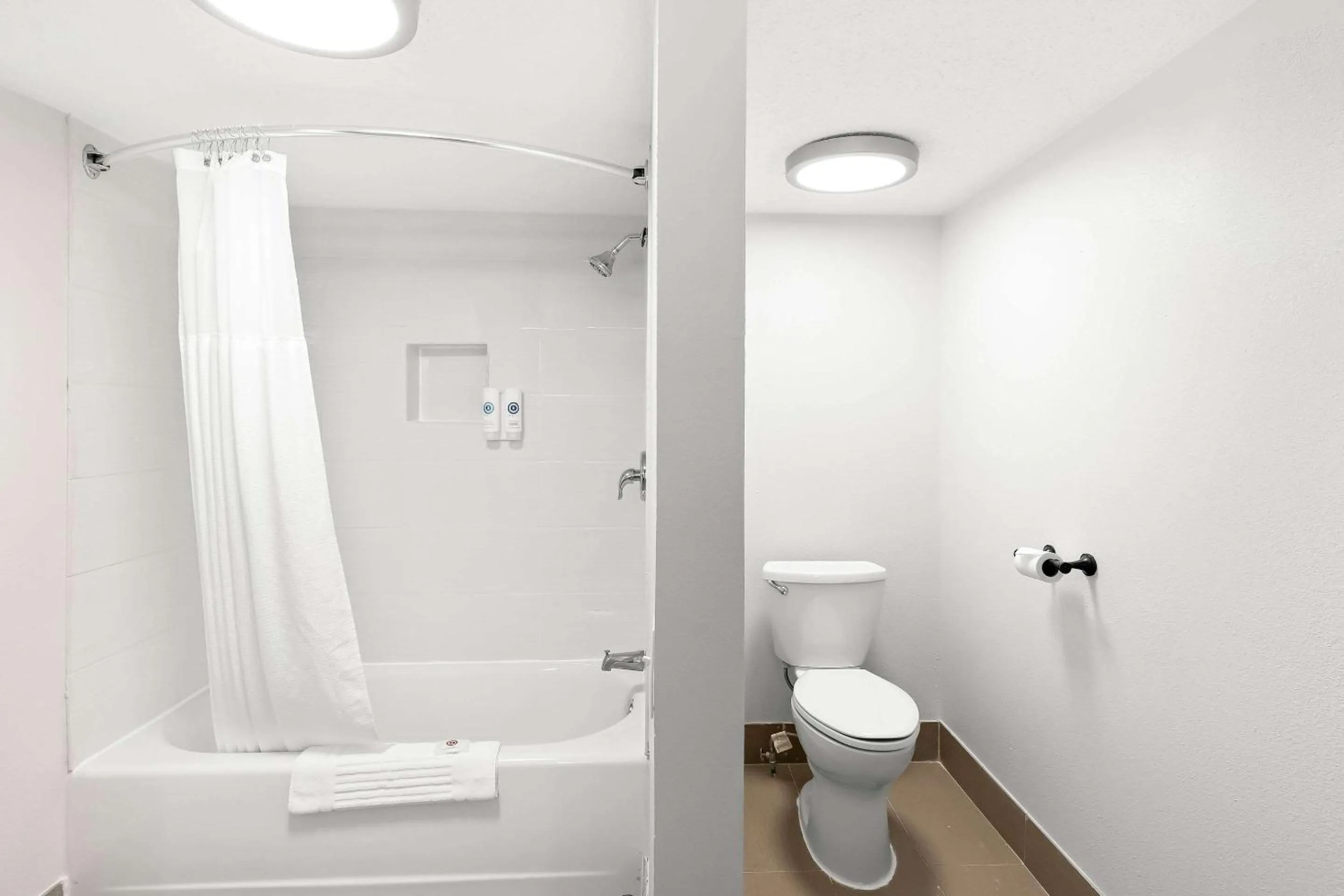 Bedroom in Comfort Suites Columbus