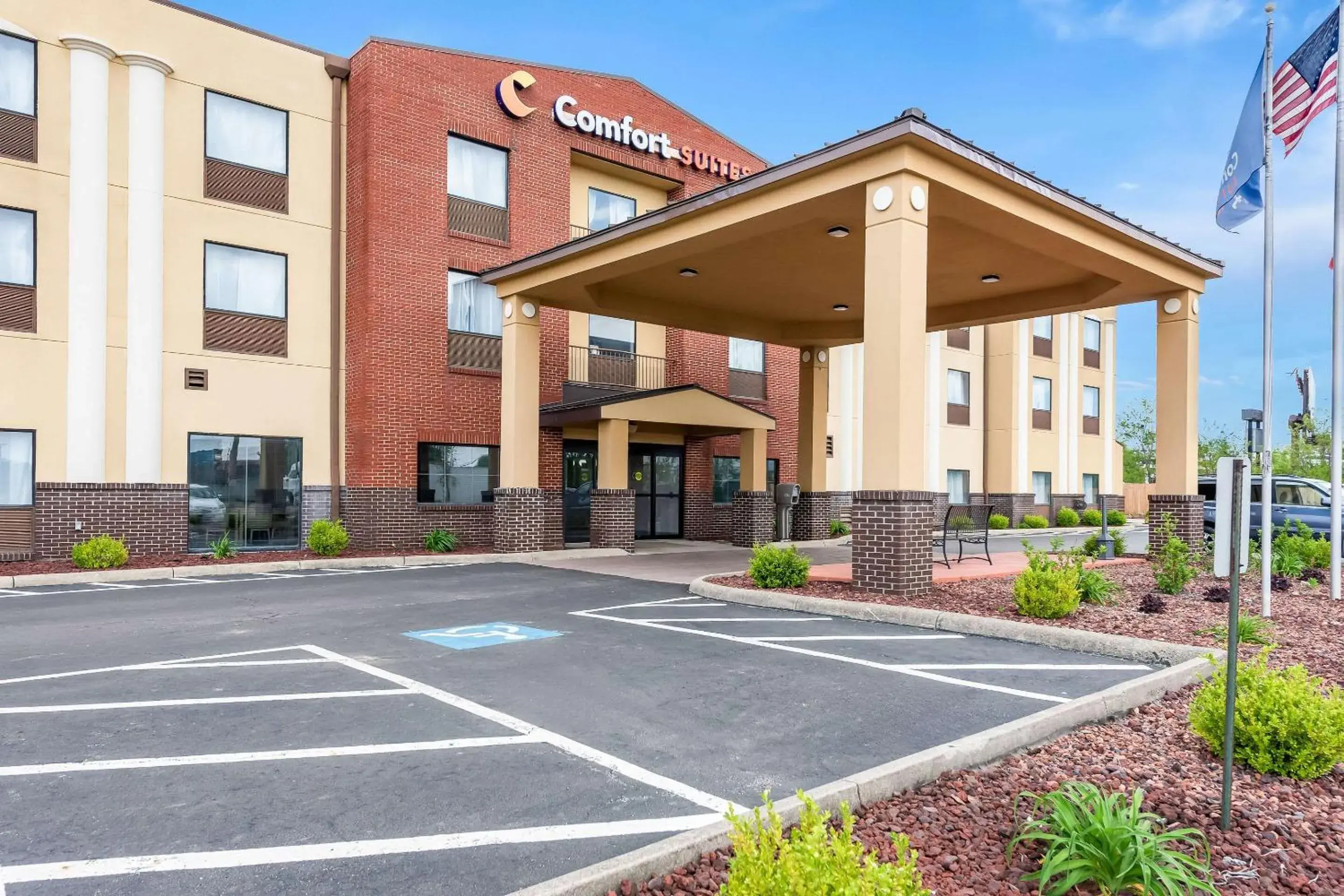 Property building in Comfort Suites Columbus Property building in Comfort Suites Columbus