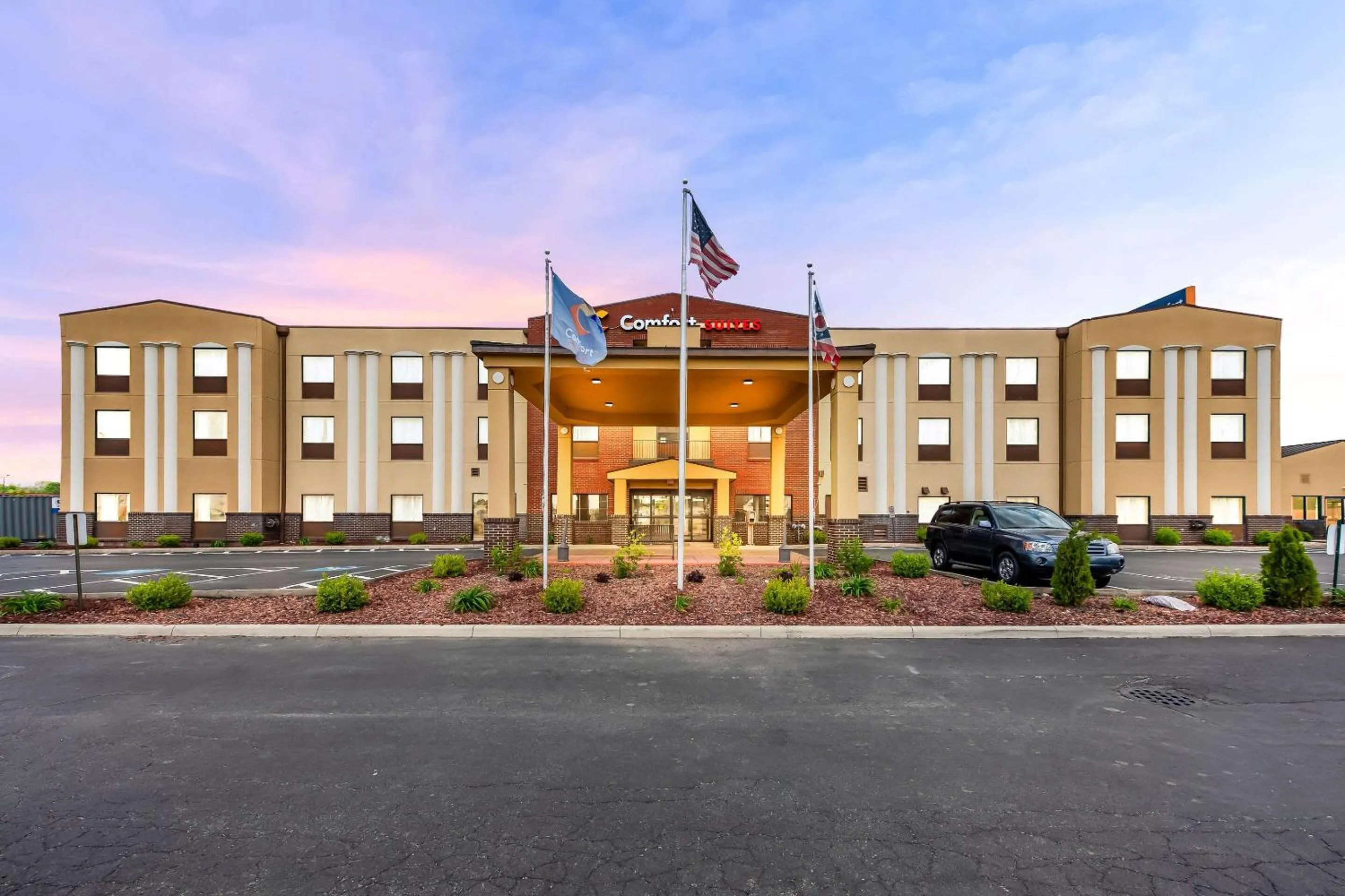 Property building in Comfort Suites Columbus
