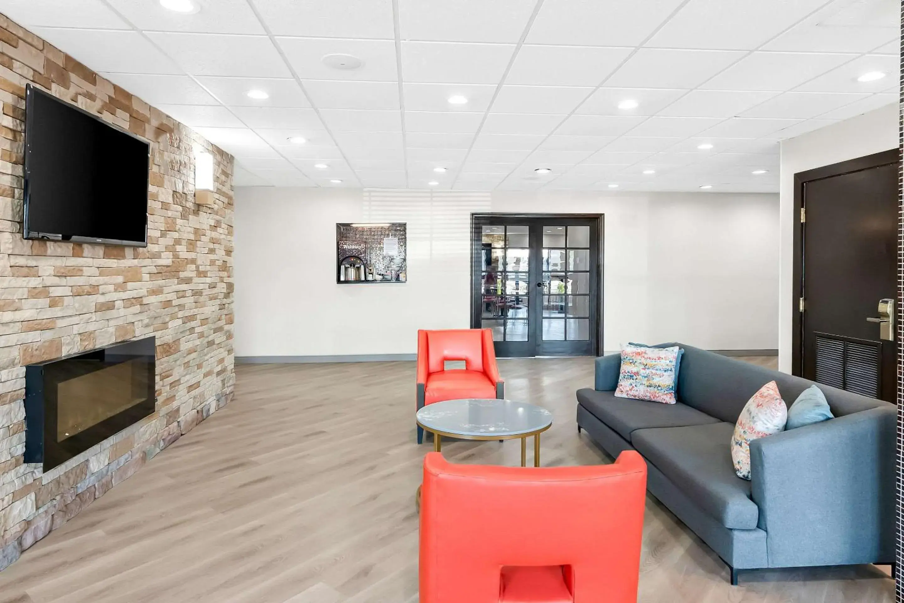 Lobby or reception in Comfort Suites Columbus Lobby or reception in Comfort Suites Columbus